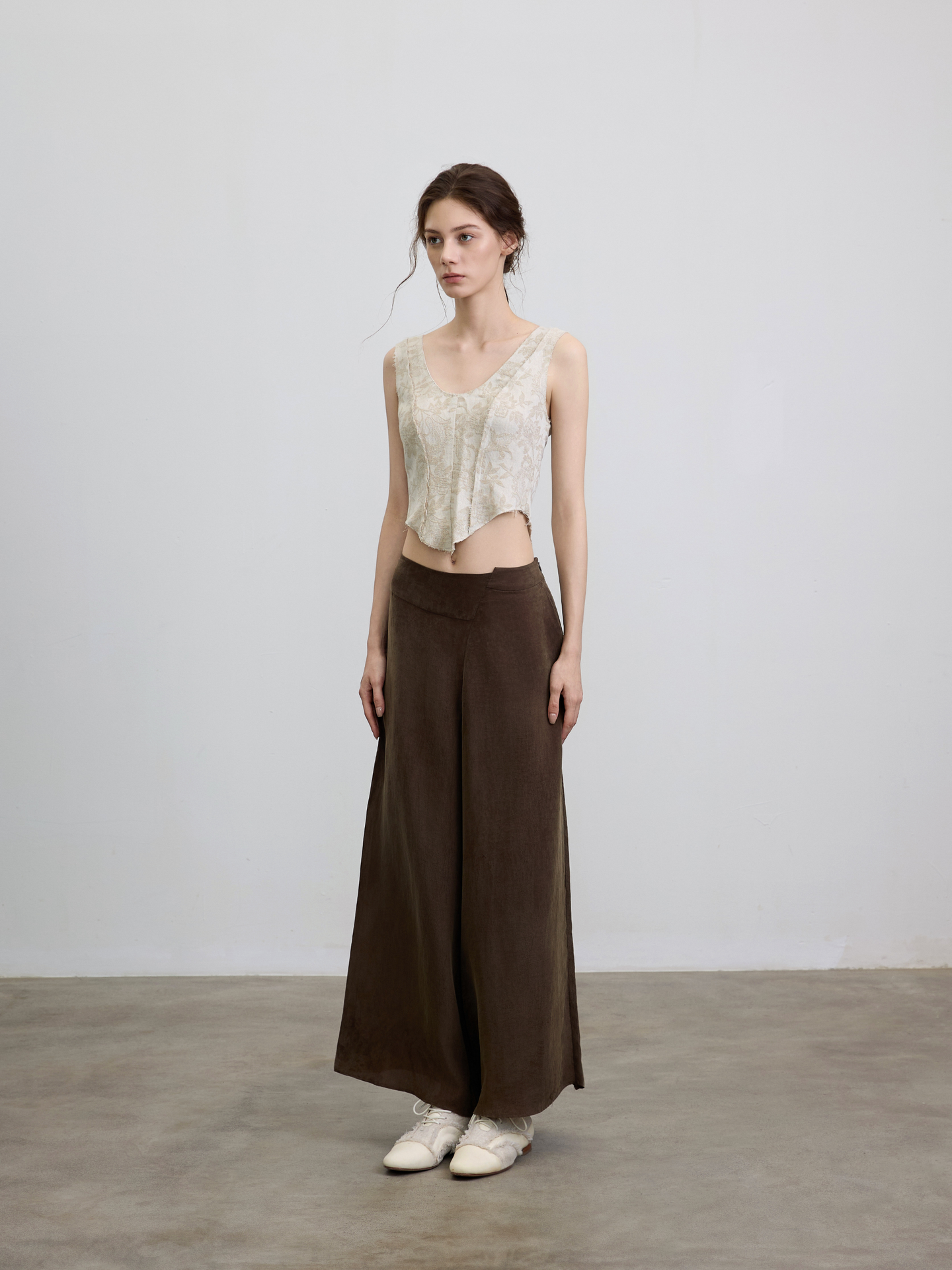 Elywood FLAXEN CURVED LINEN TANK TOP