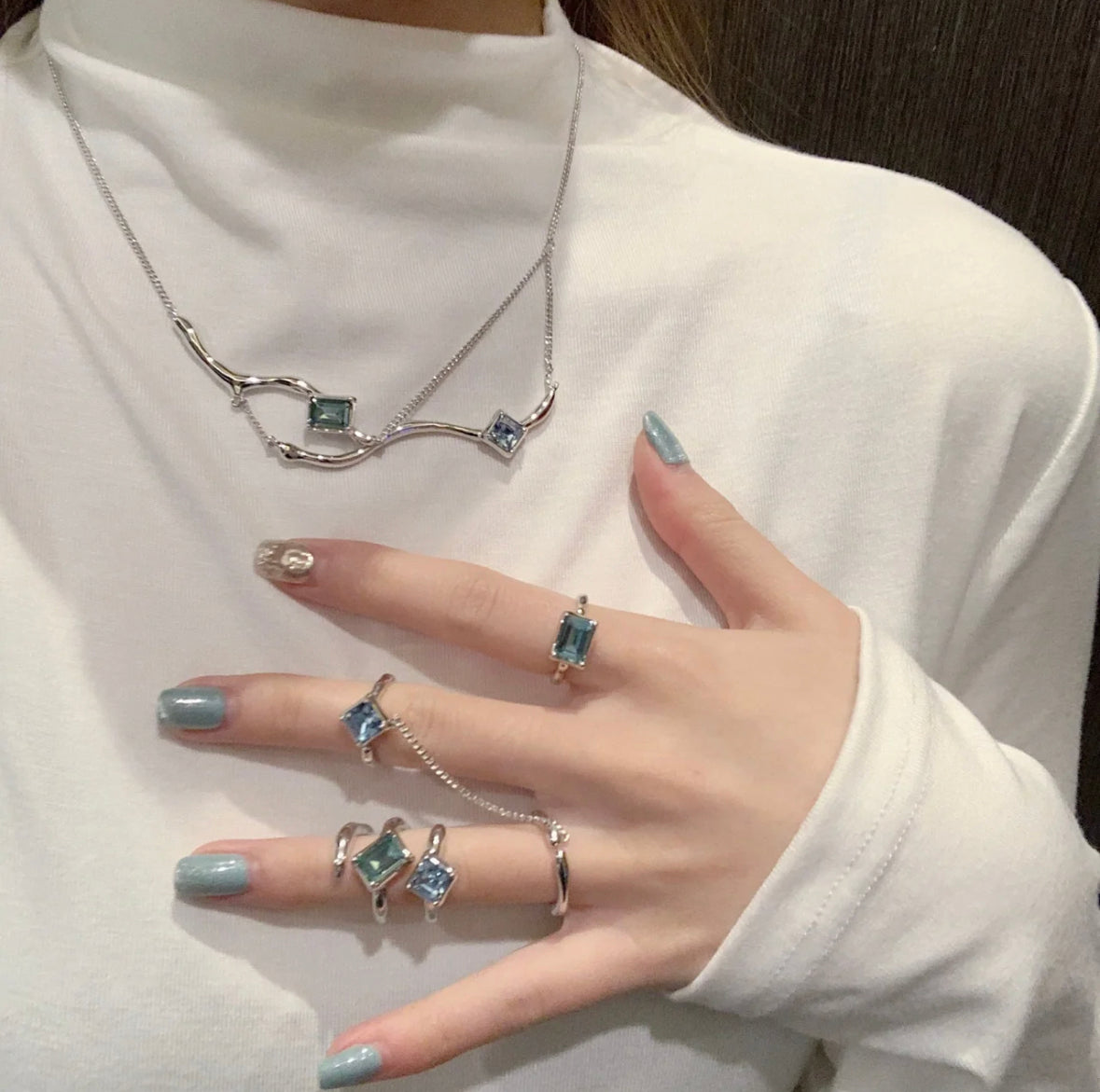 Miowrhyme silver ring with white square stone