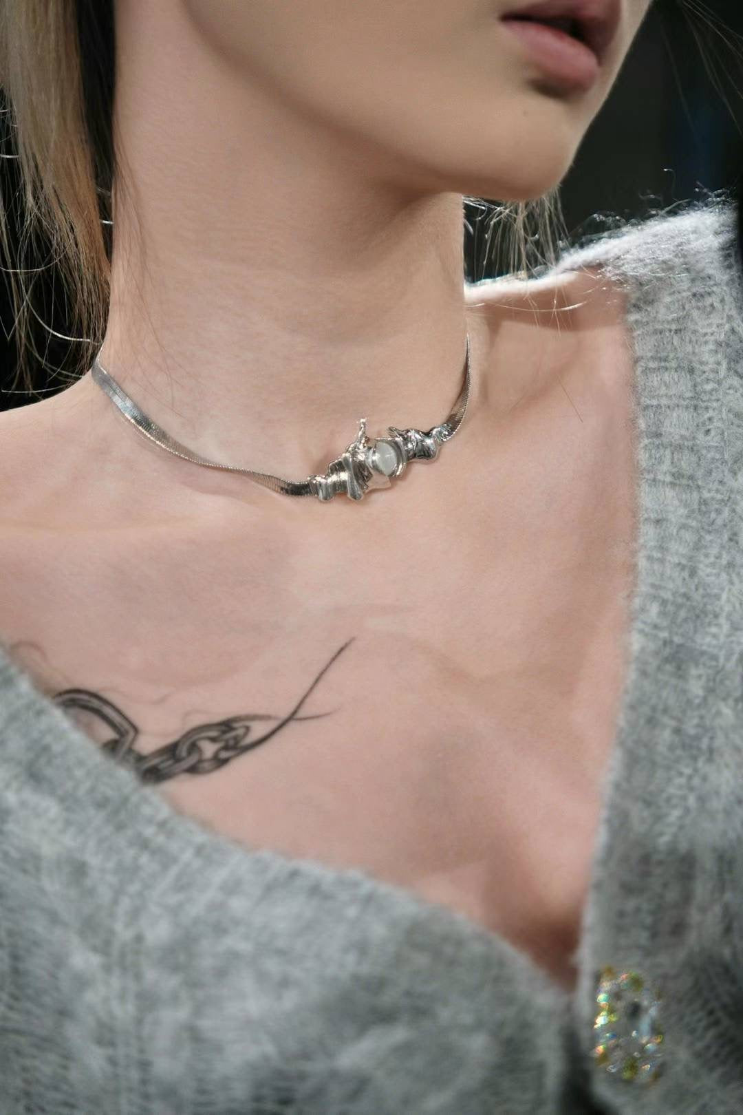 Miowrhyme silver choker with moonstone