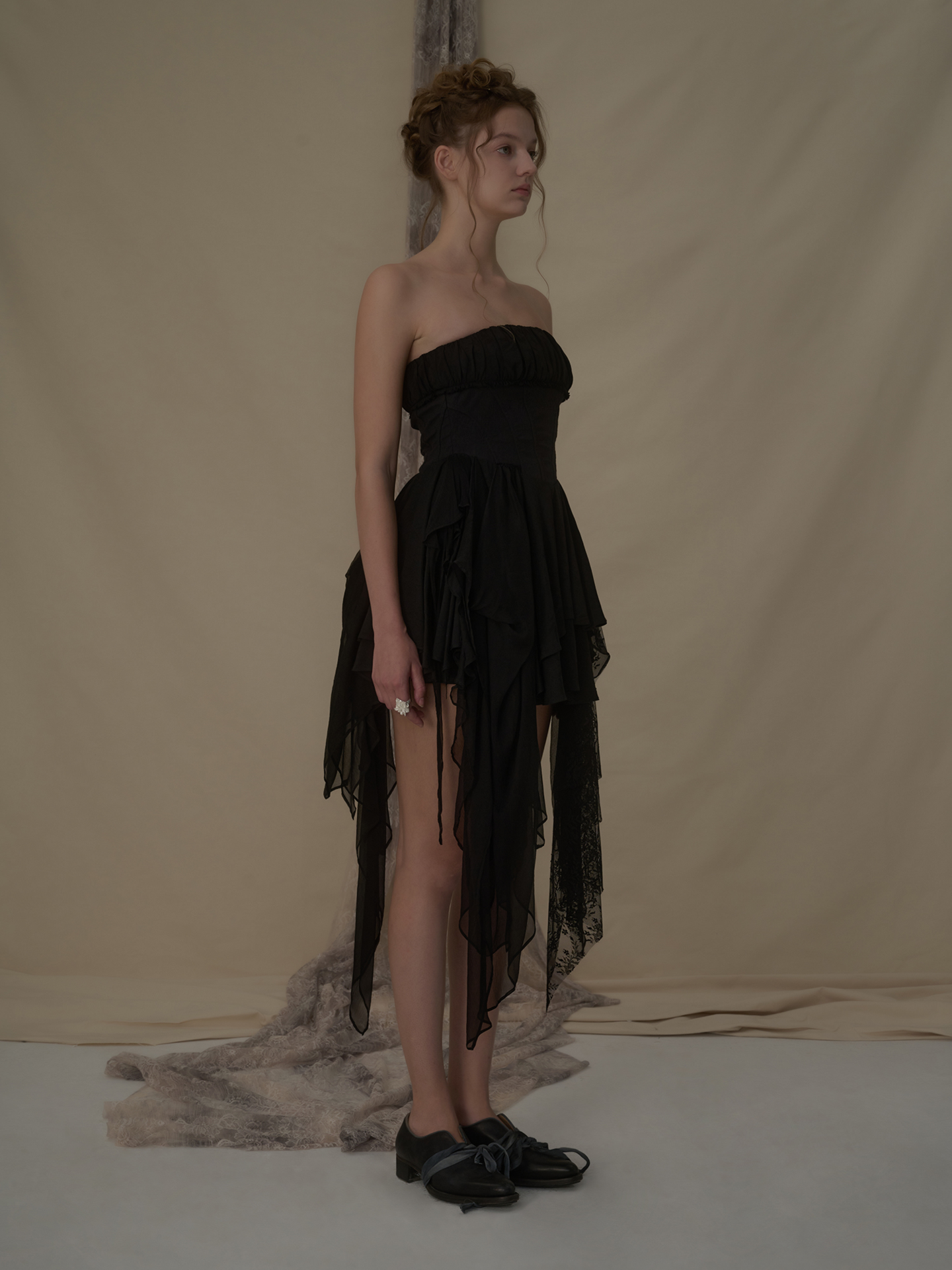 BLACK FOLD PLEATED STRAPLESS SHORT DRESS