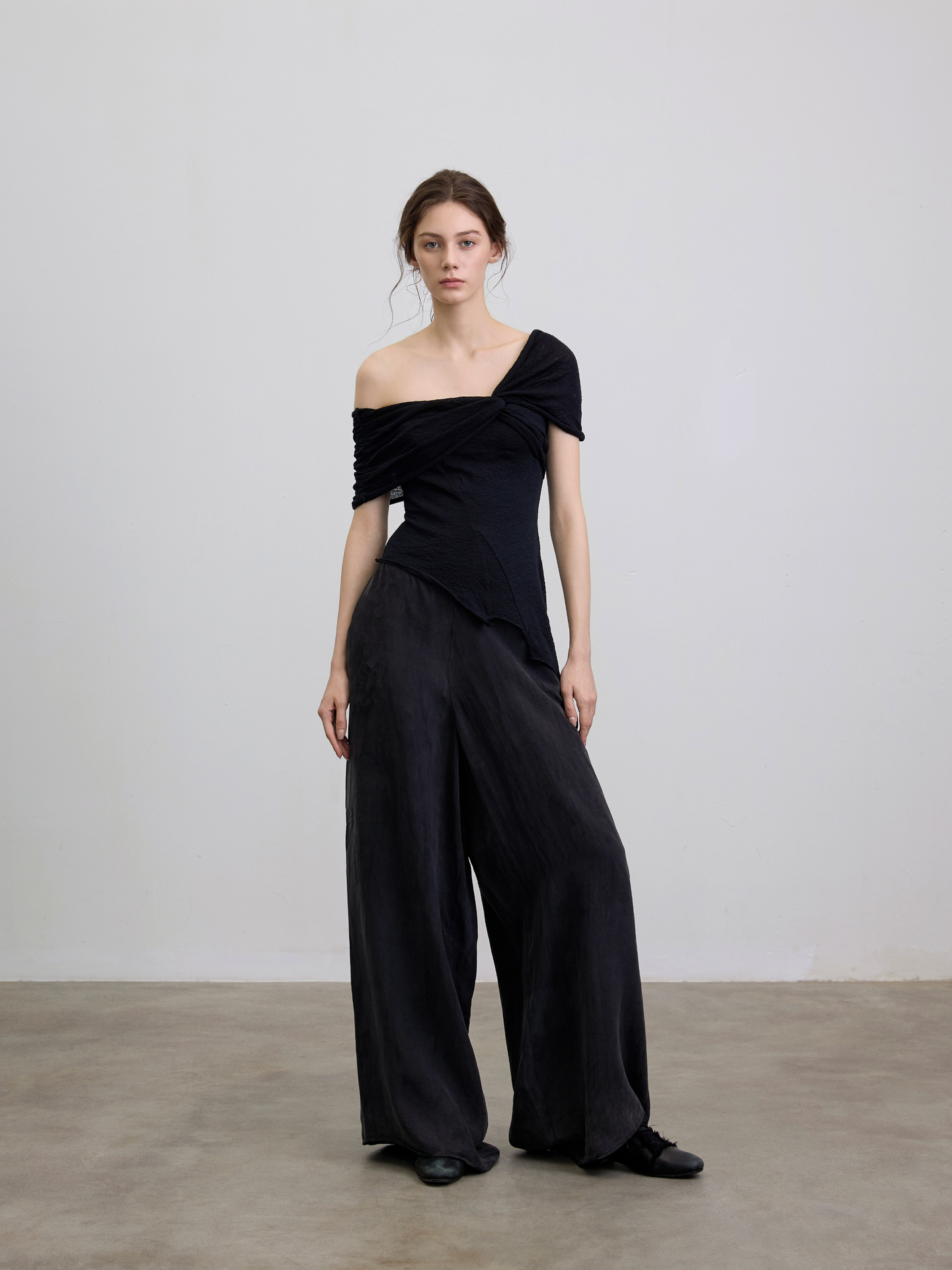 Elywood BLACK OFF-SHOULDER TWISTED TOP