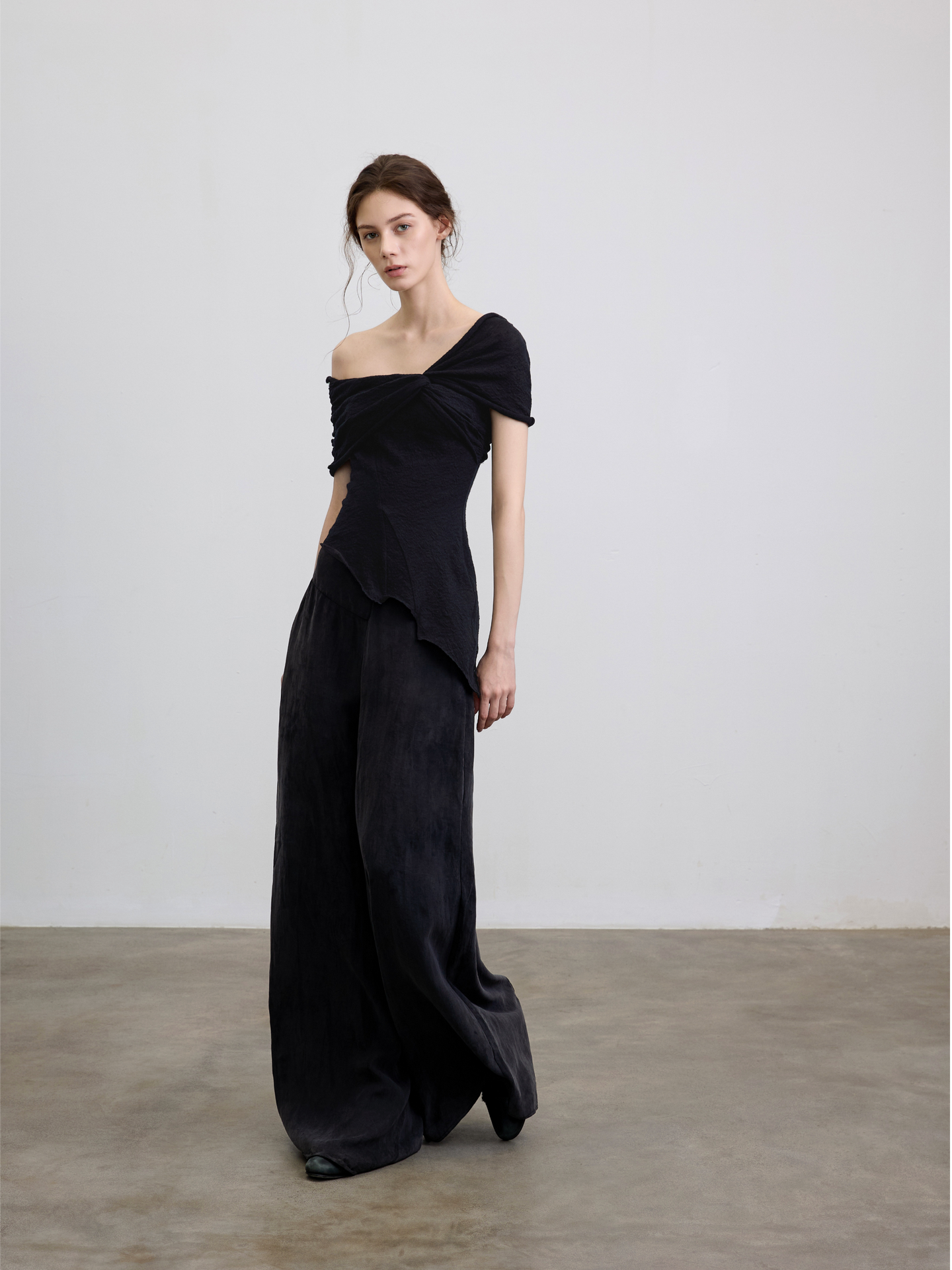 Elywood BLACK OFF-SHOULDER TWISTED TOP
