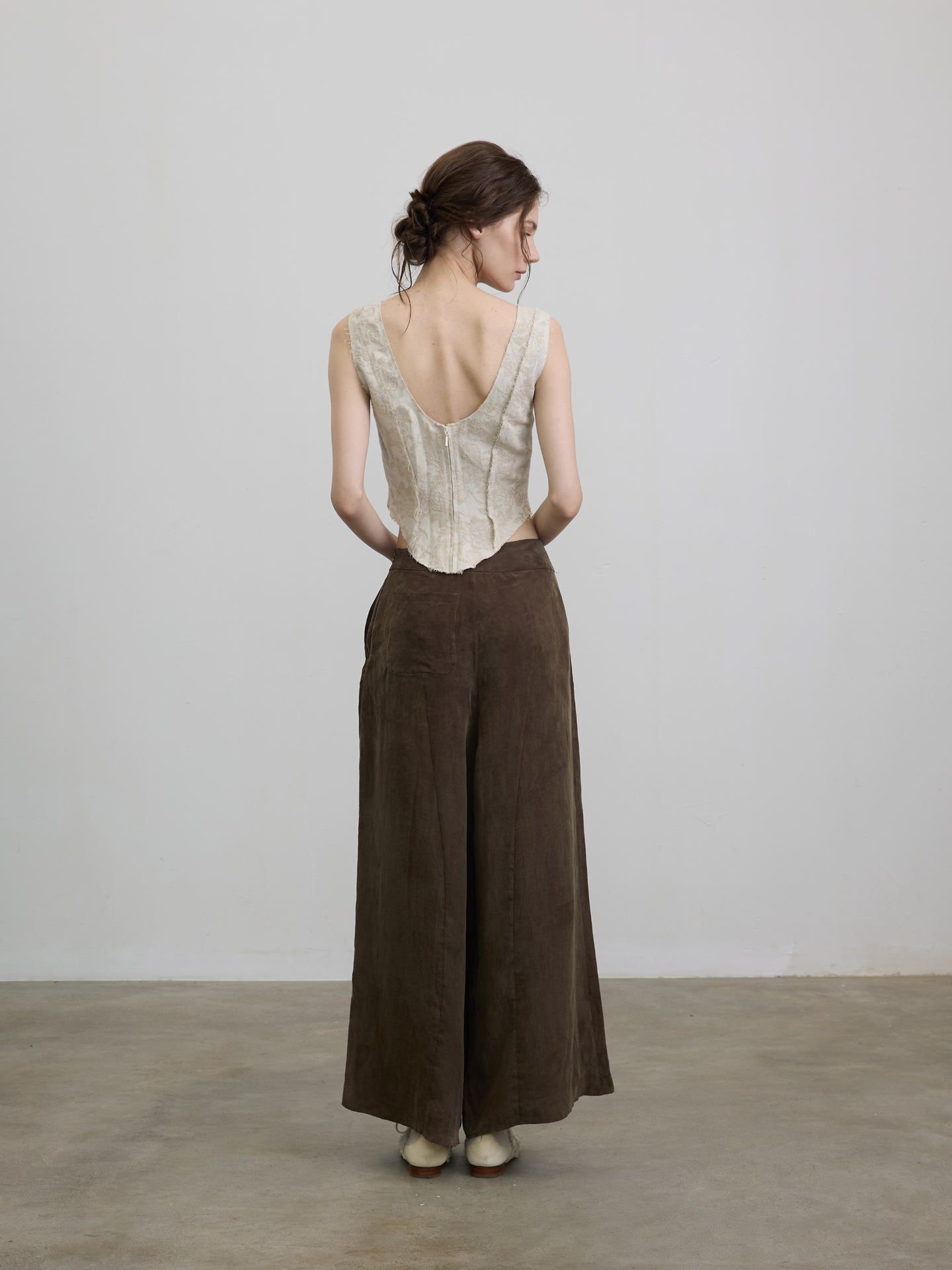 Elywood FLAXEN CURVED LINEN TANK TOP