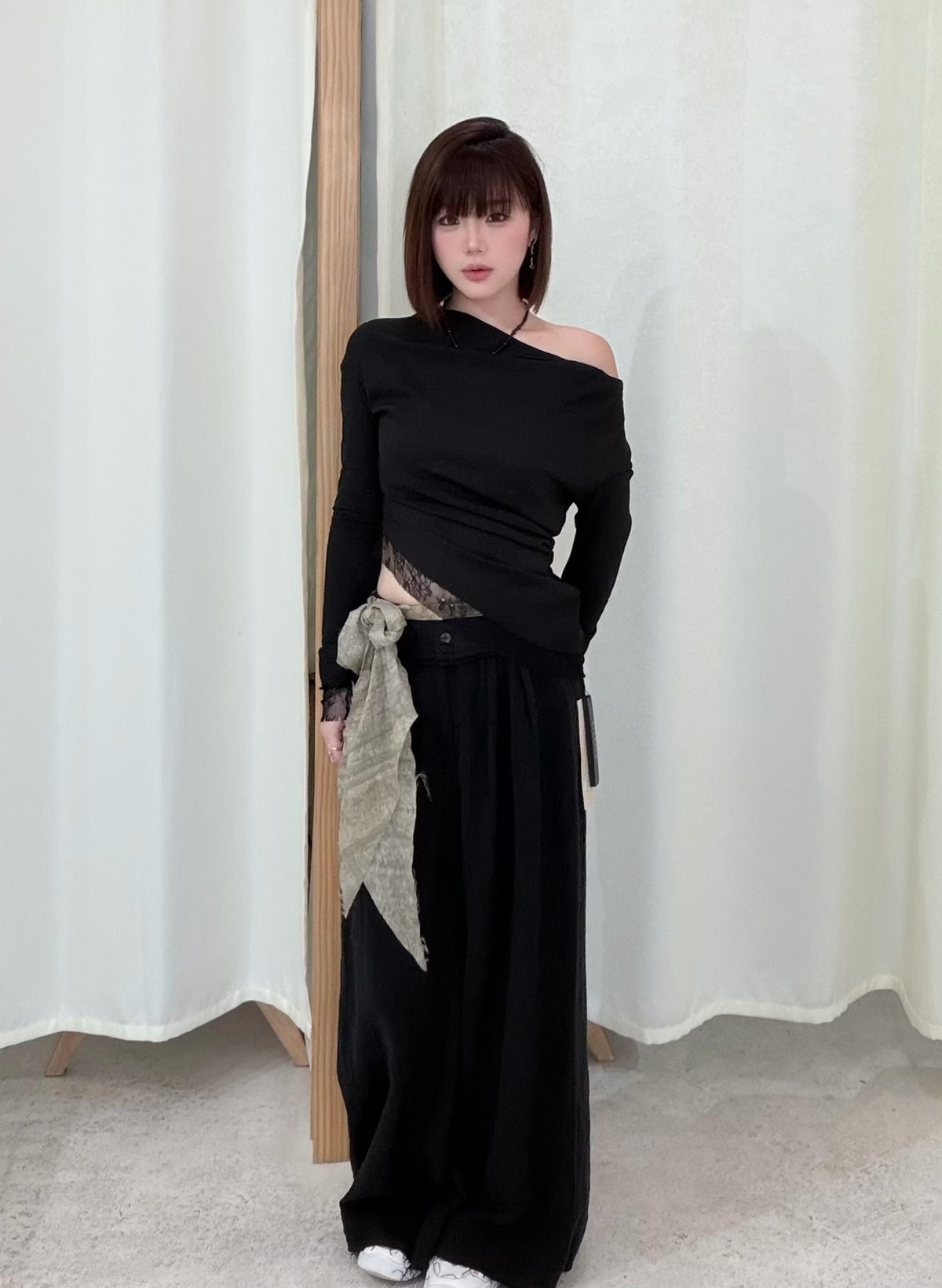 Elywood BLACK ASYMMETRIC SHEER OFF-SHOULDER TOP