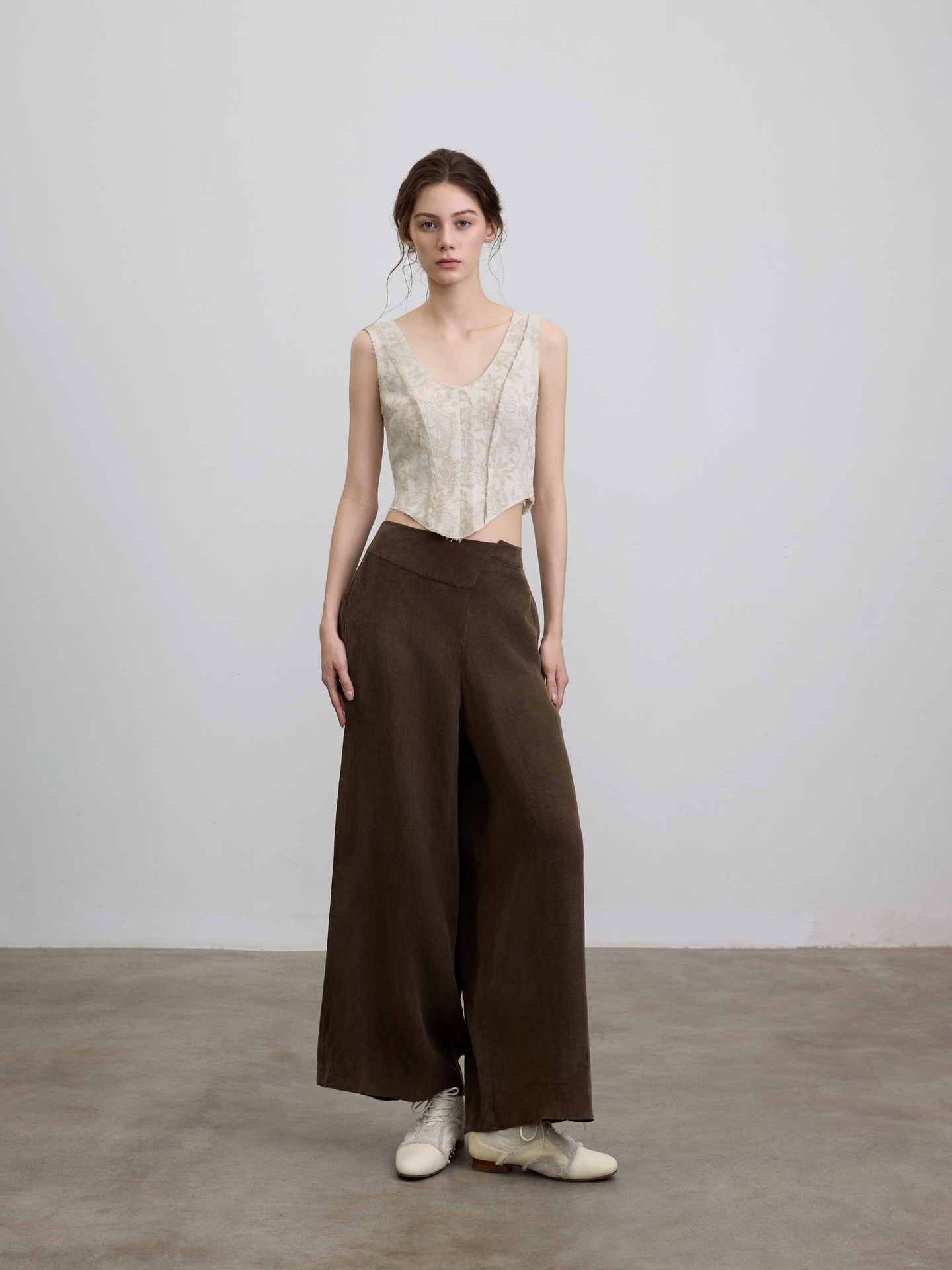 Elywood FLAXEN CURVED LINEN TANK TOP