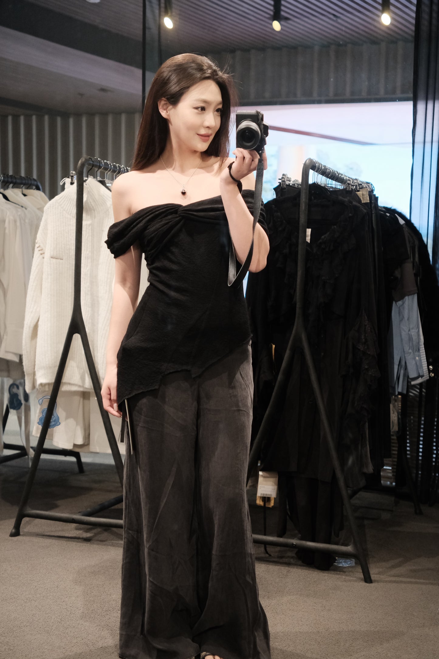 Elywood BLACK OFF-SHOULDER TWISTED TOP