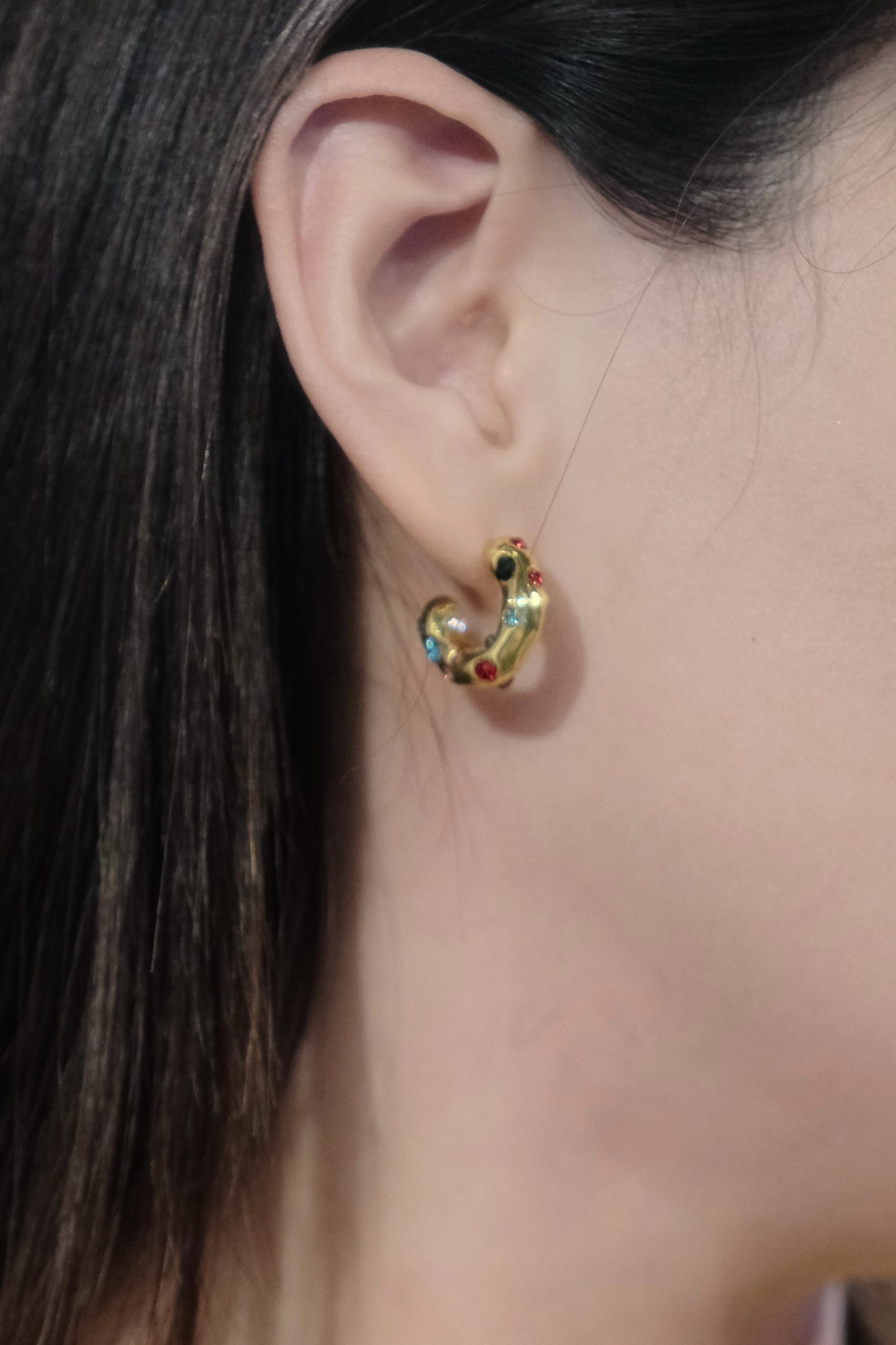 GULLOO golden ear hoops with color stones