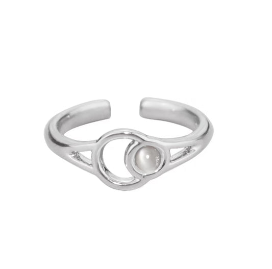 Miowrhyme silver circular ring with moonstone