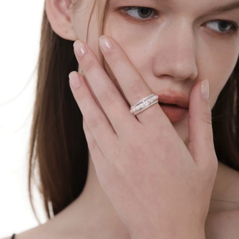 Miowrhyme pearl ring