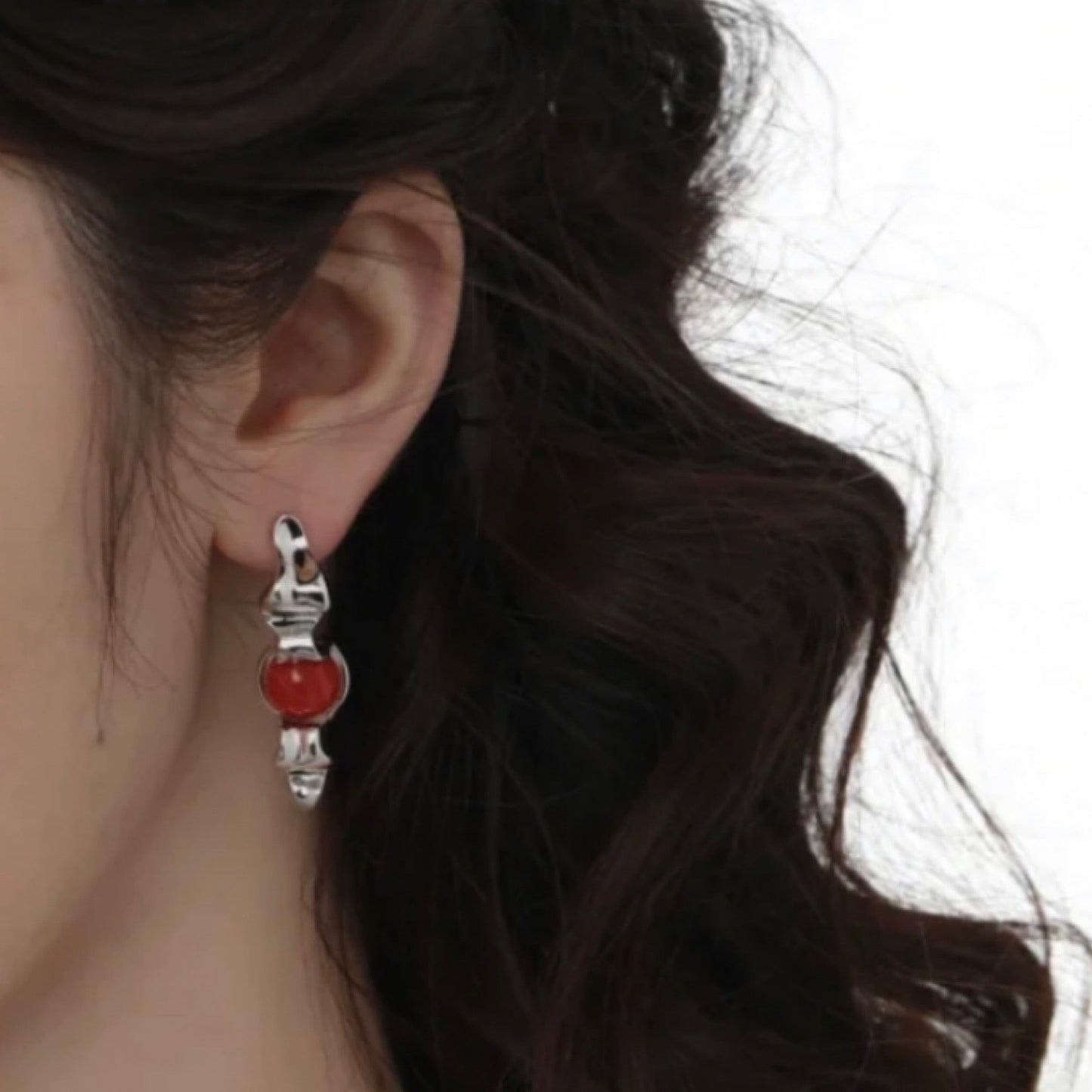Miowrhyme silver earring with red stone(one sided)