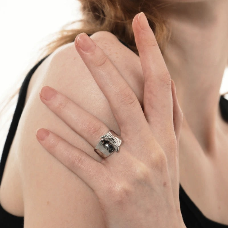 Miowrhyme moon relief ring