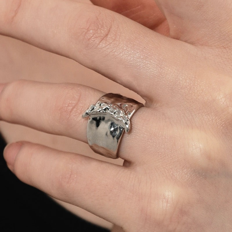 Miowrhyme moon relief ring