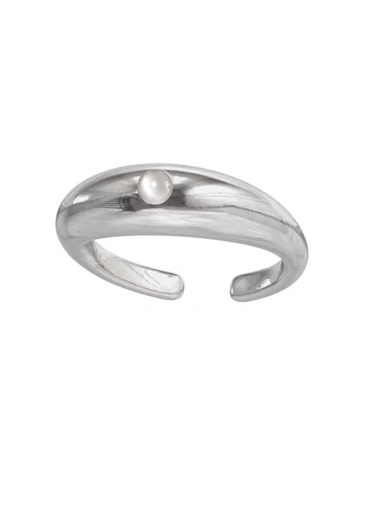 Silver shining ring with moonstone