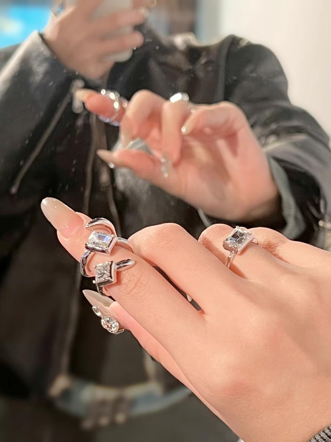 Miowrhyme silver ring with white square stone