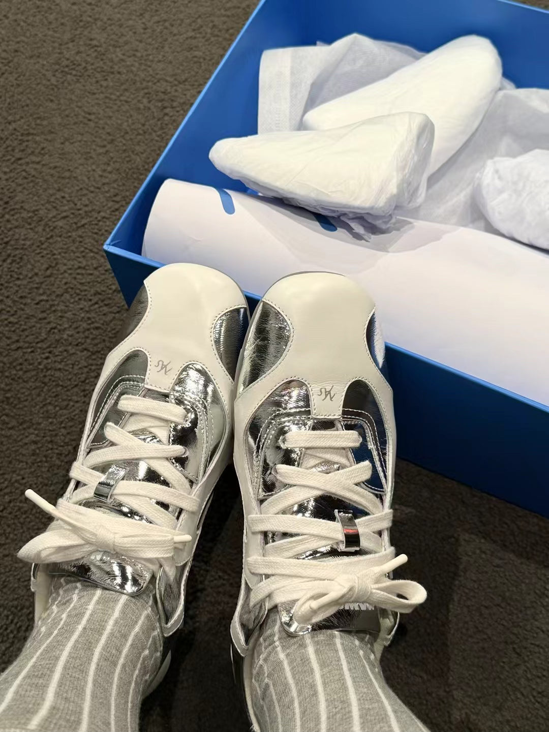 NAWS SILVER NO. N TRAINING SHOES