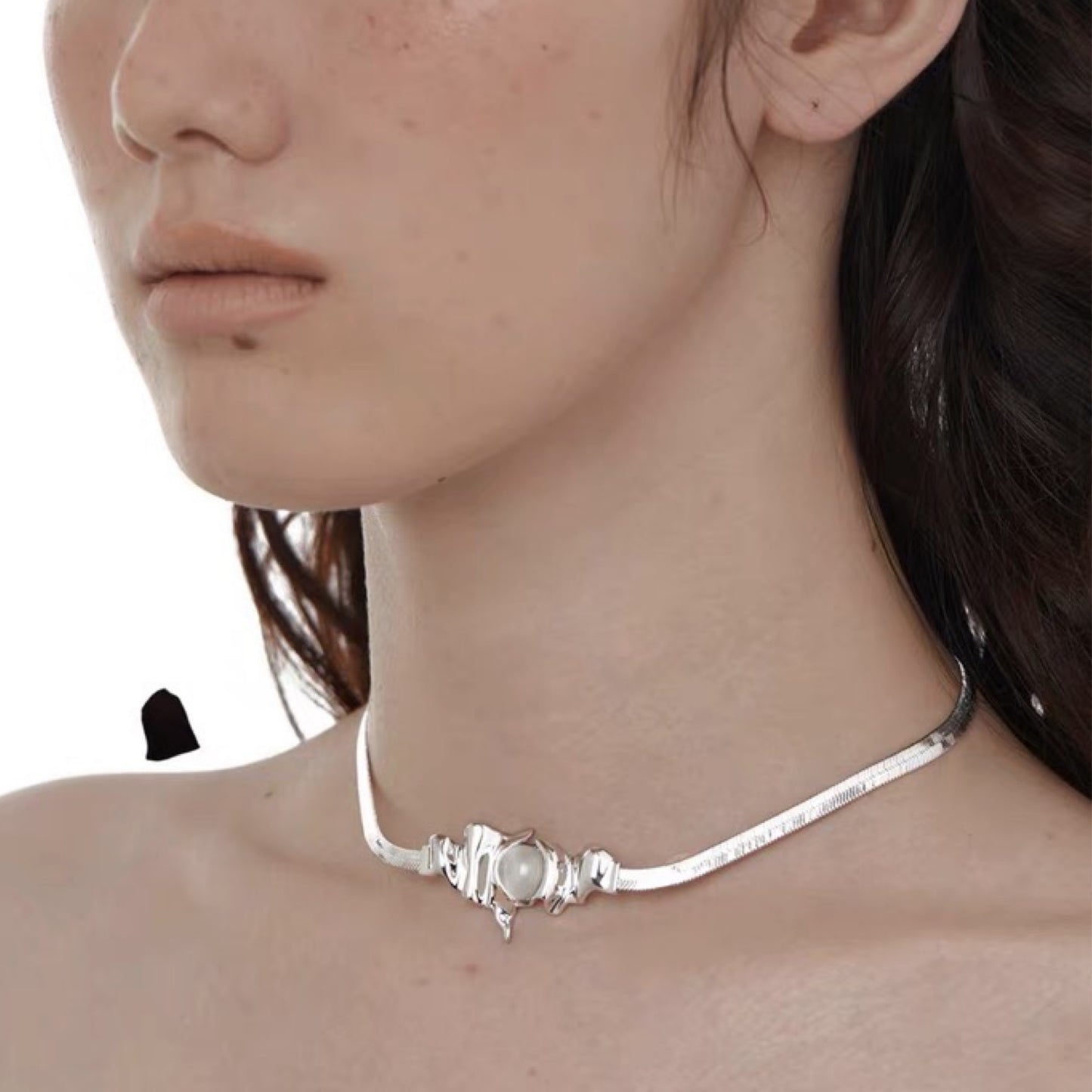 Miowrhyme silver choker with moonstone
