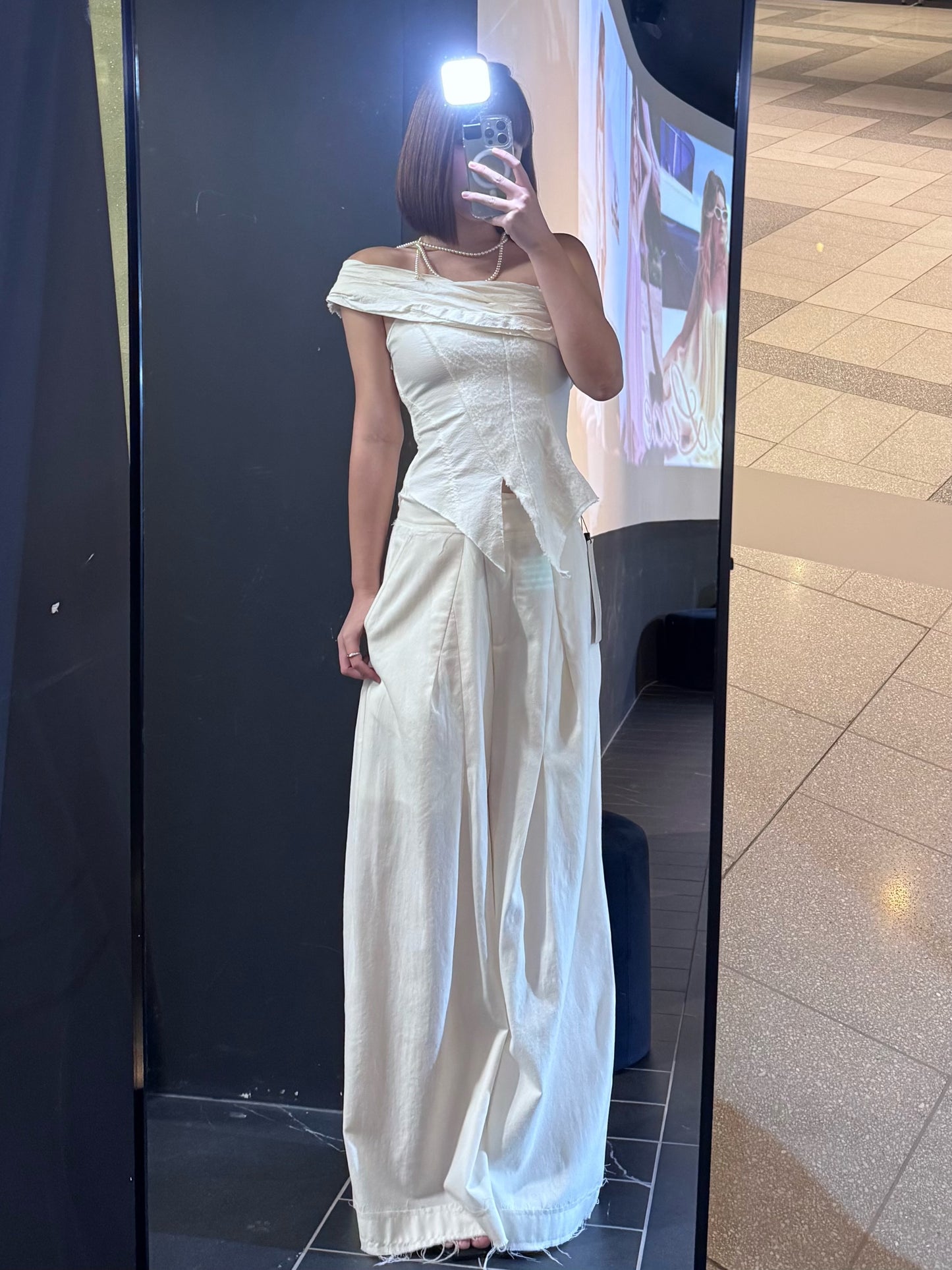 ELYWOOD WHITE OFF-SHOULDER BANDEAU TOP