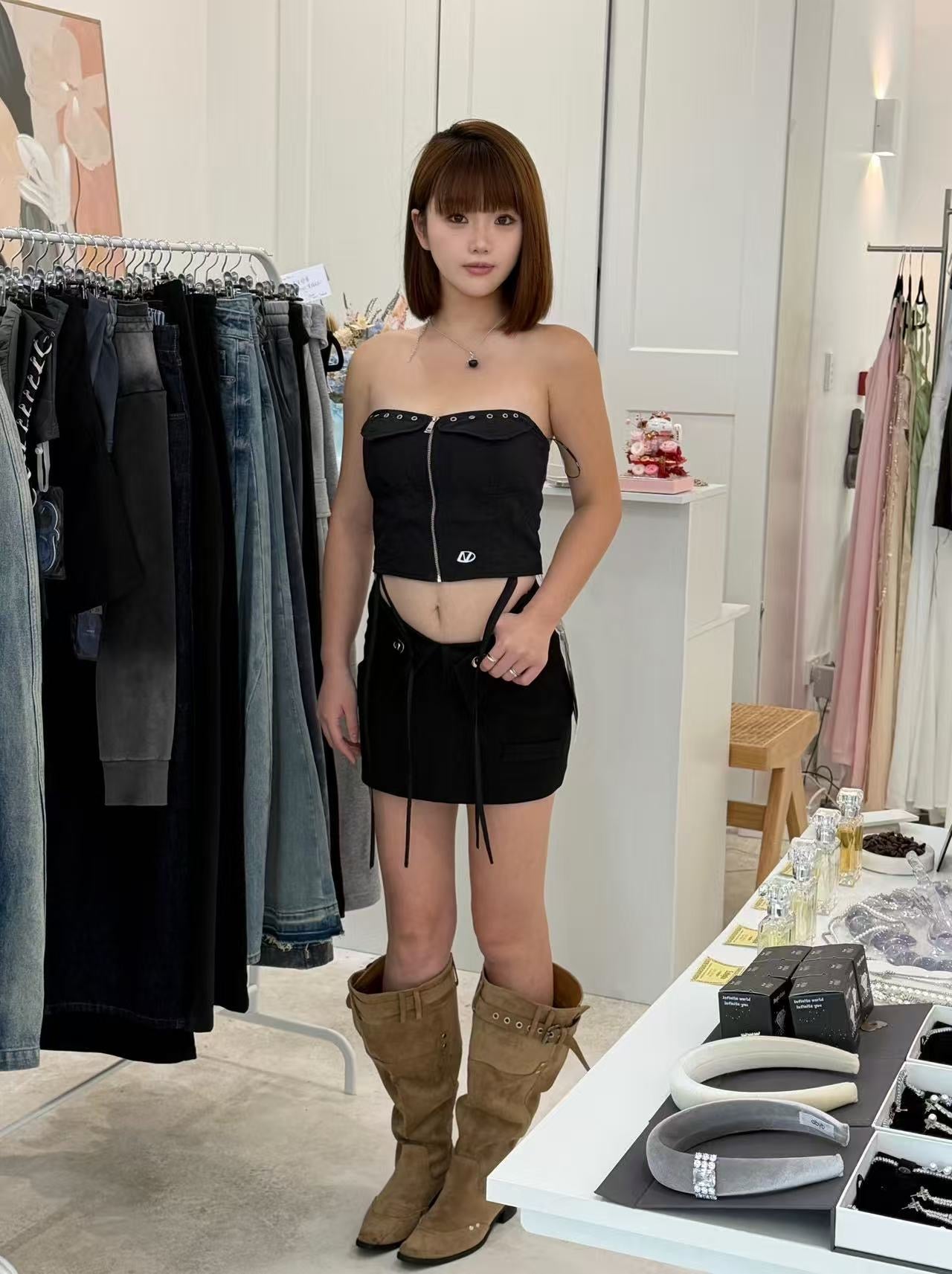 NAWS SPORTY ZIPPER TOP