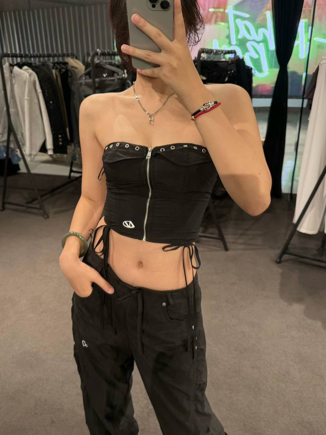 NAWS SPORTY ZIPPER TOP