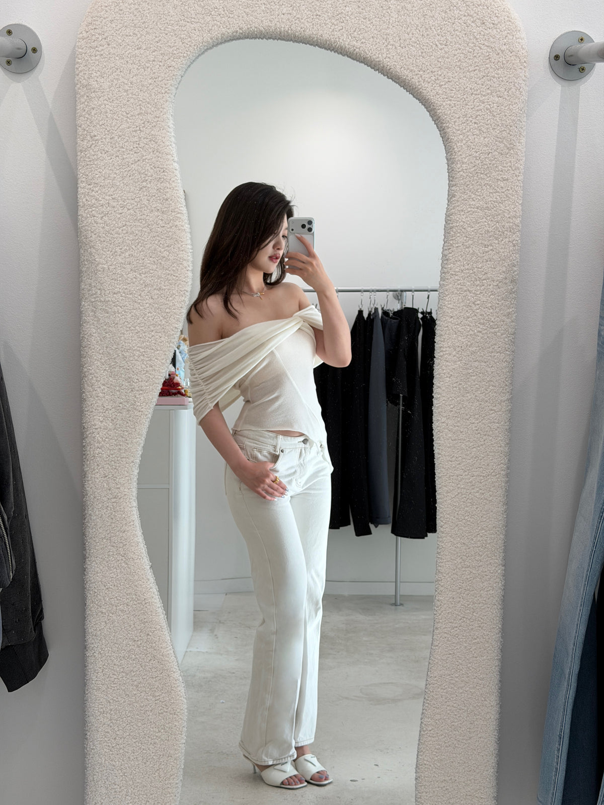 Elywood WHITE OFF-SHOULDER TWISTED TOP