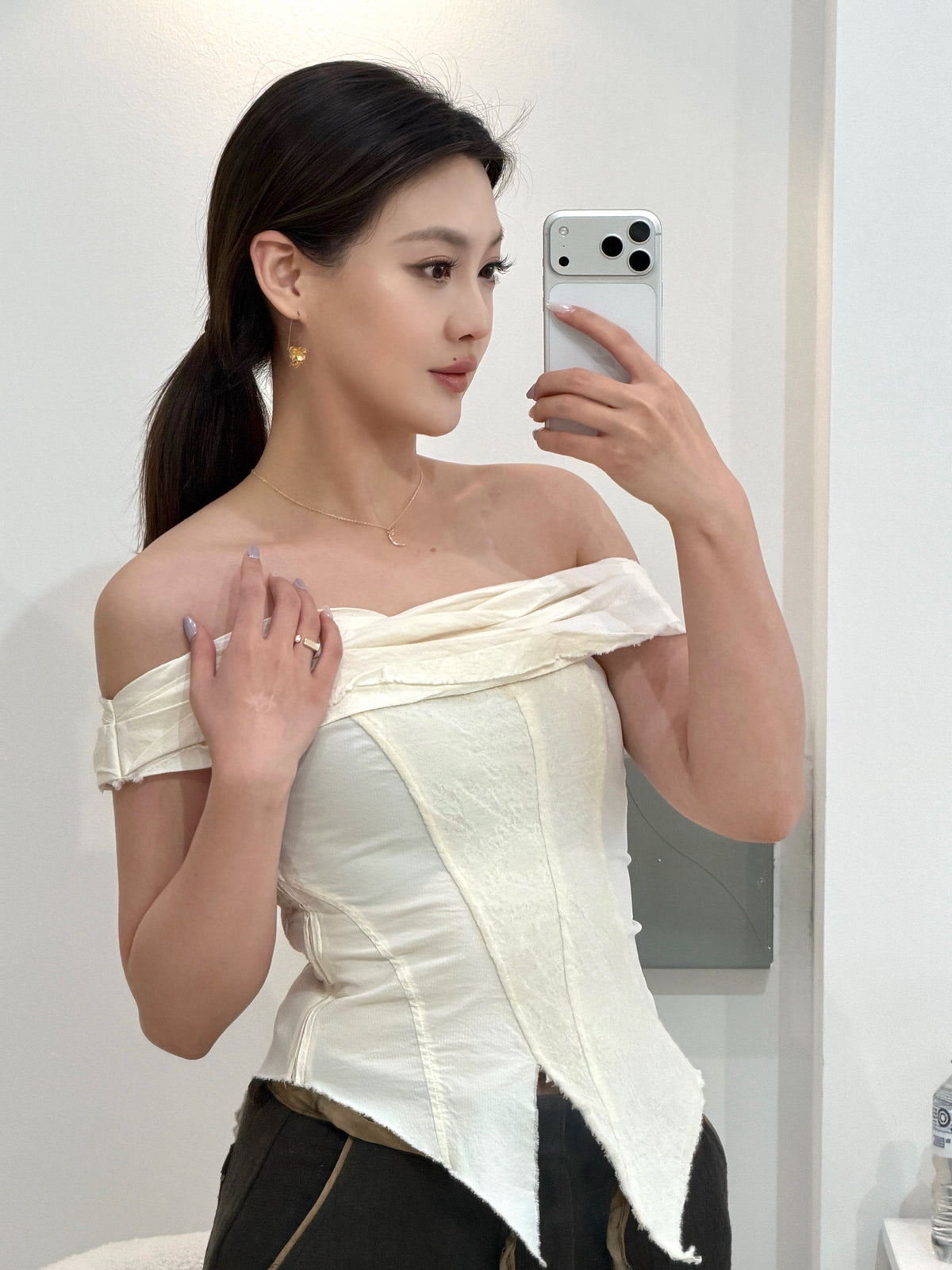 ELYWOOD WHITE OFF-SHOULDER BANDEAU TOP