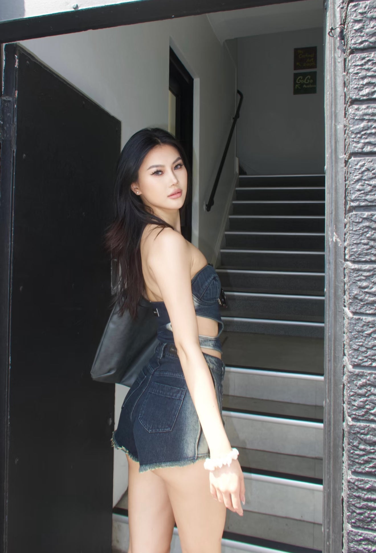 YJ1 CUT-OUT DENIM TUBE TOP