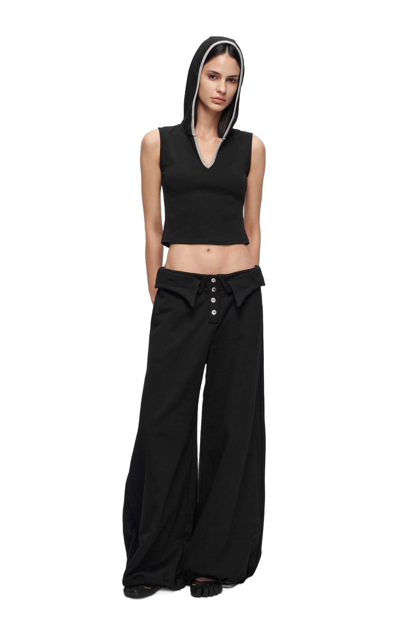 YJ1 V-CUTOUT HOODED SLEEVELESS TRIM TOP IN BLACK