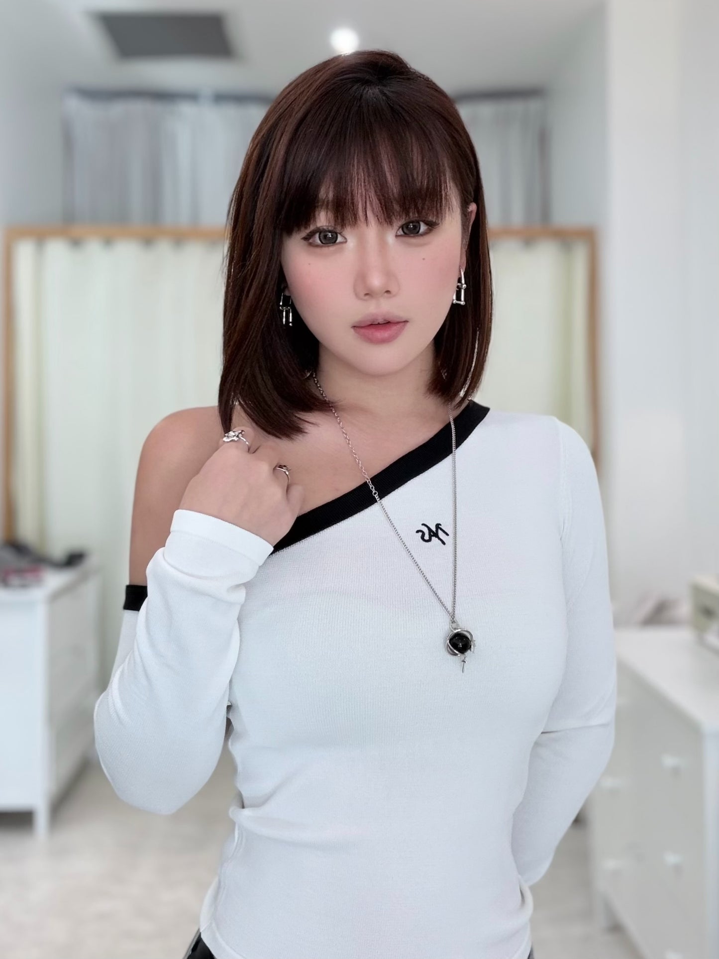NAWS SCULPTURE WHITE KNITSHIRT