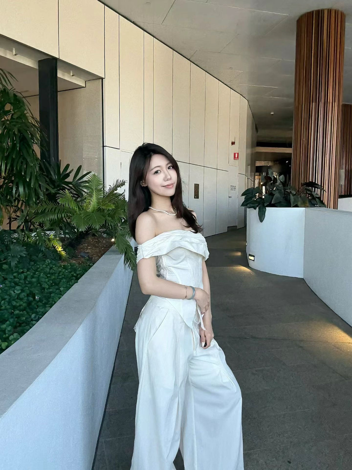 ELYWOOD WHITE OFF-SHOULDER BANDEAU TOP
