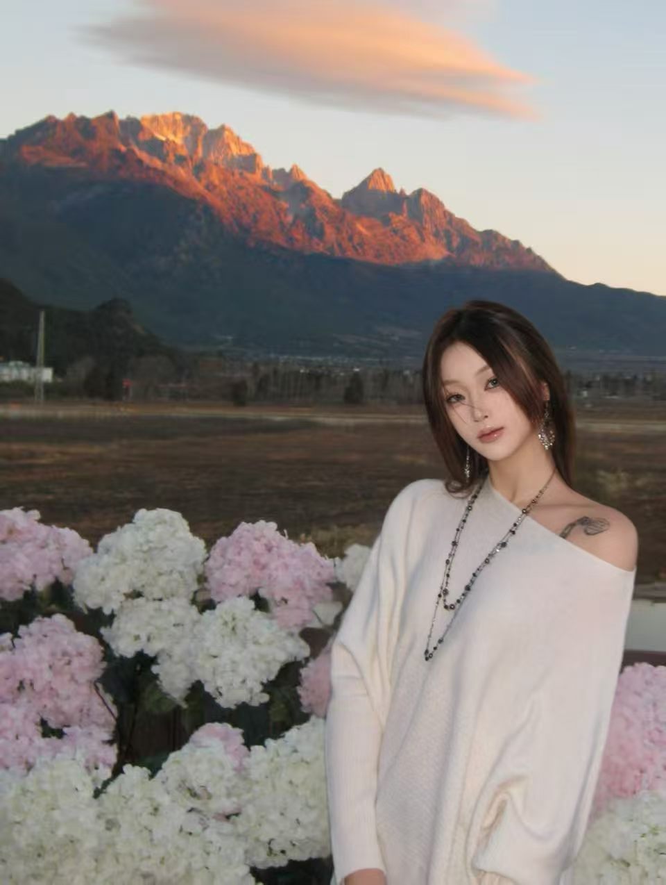 Elywood OFF-WHITE TEXTURED PANELLED SWEATER