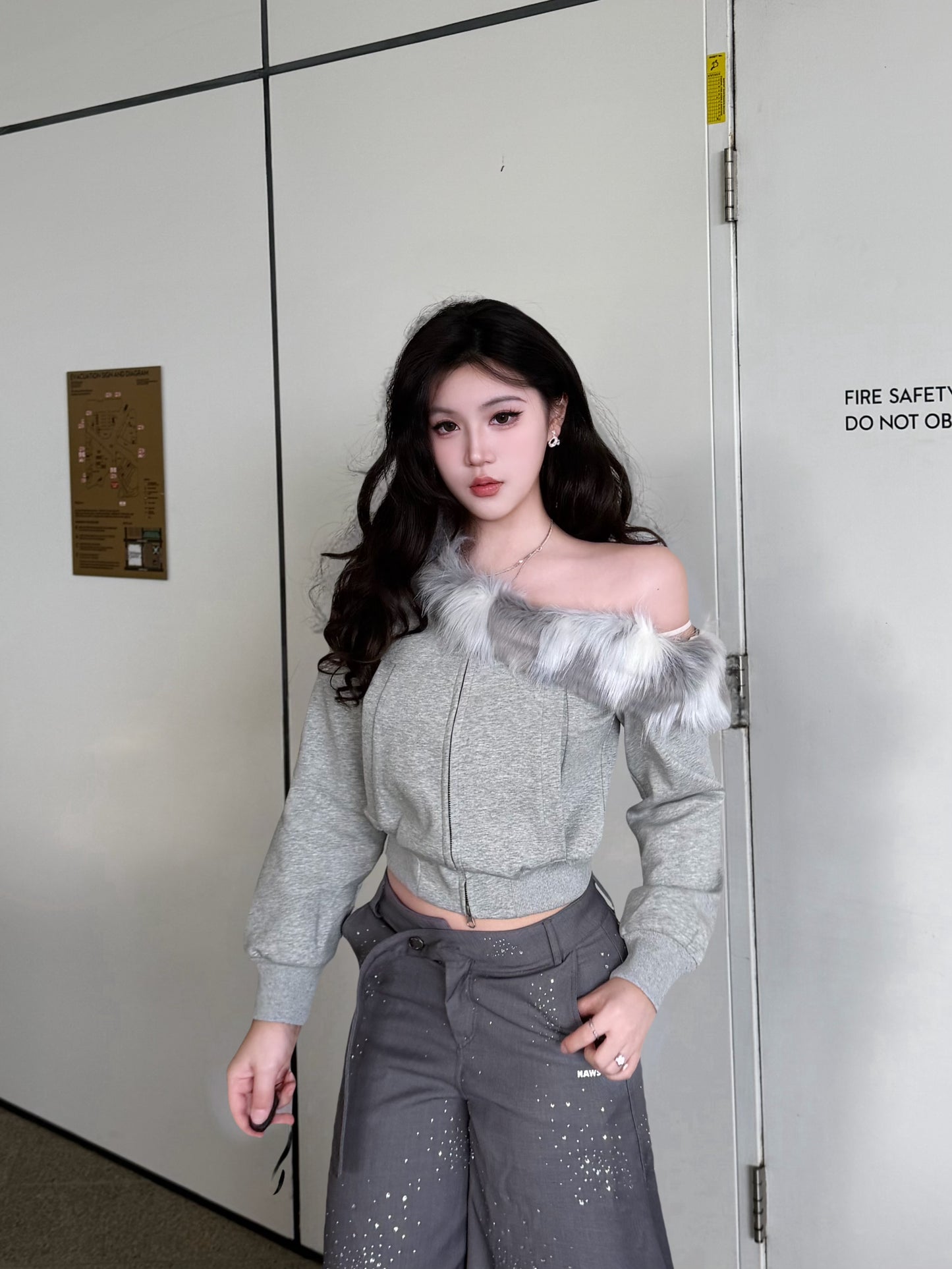 YJ1 ONE SHOULDER FAUX FUR CAPLESS JACKET IN GRAY