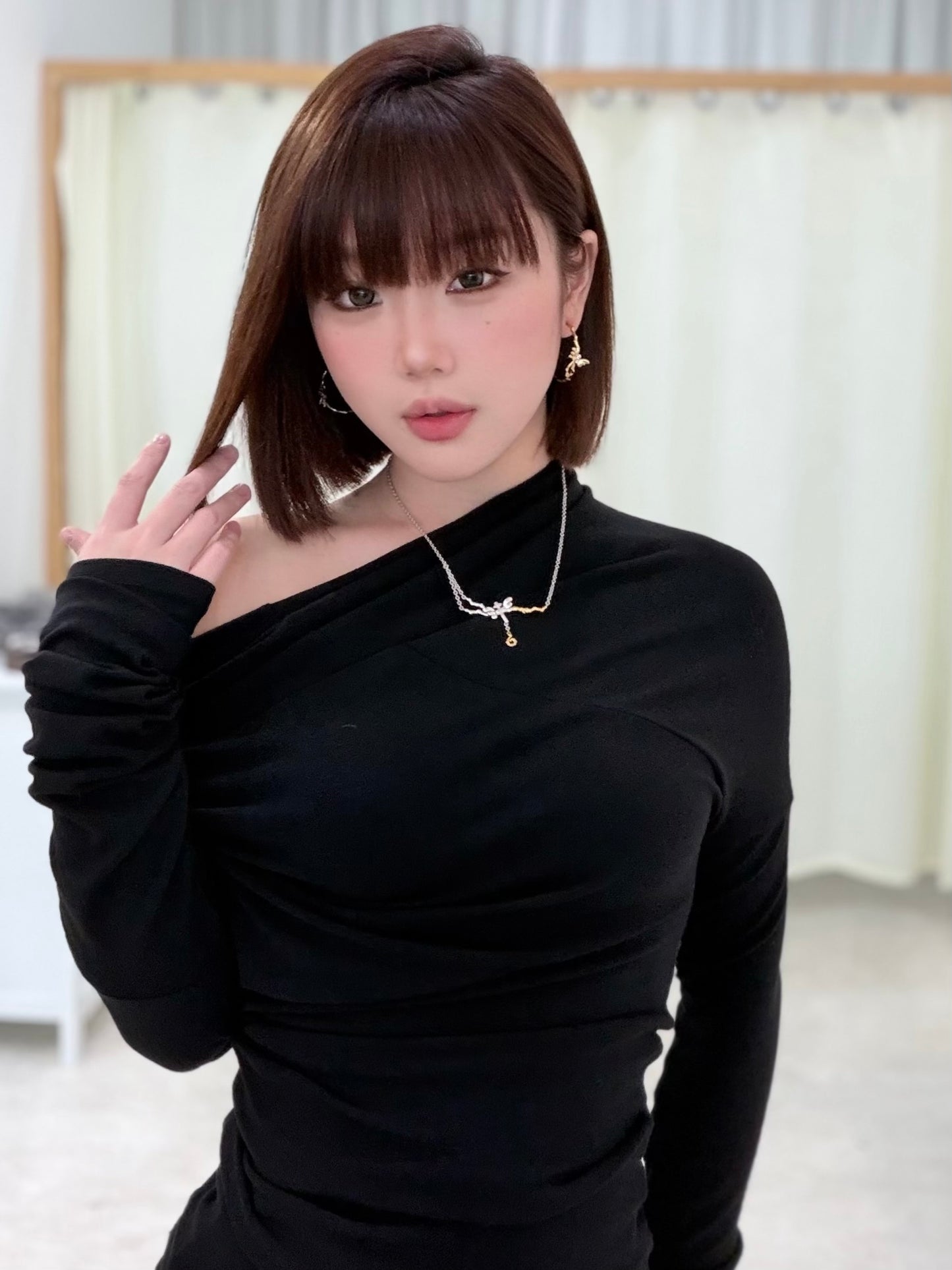 ELYWOOD BLACK ASYMMETRIC OFF-SHOULDER TOP