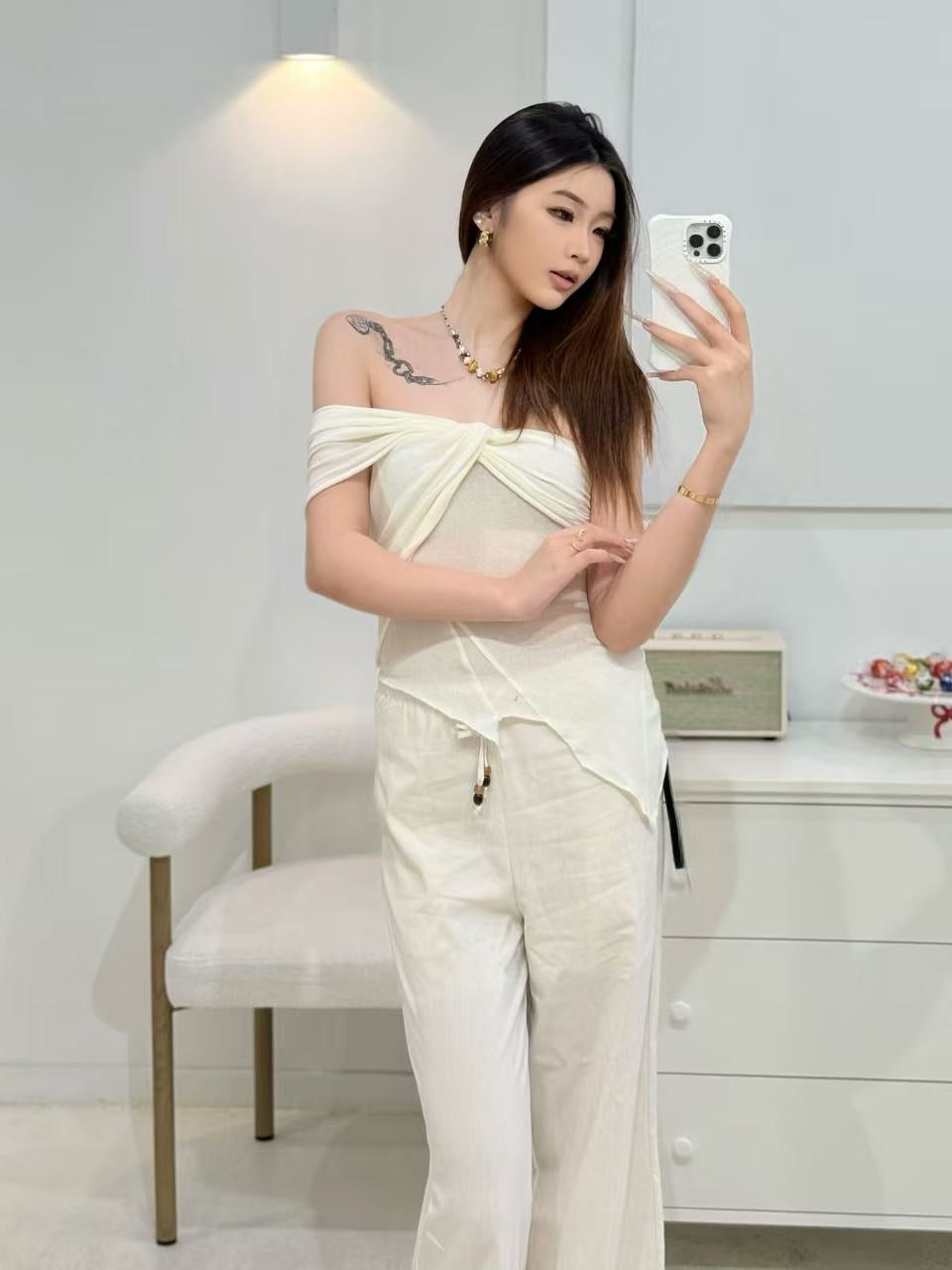 Elywood WHITE OFF-SHOULDER TWISTED TOP