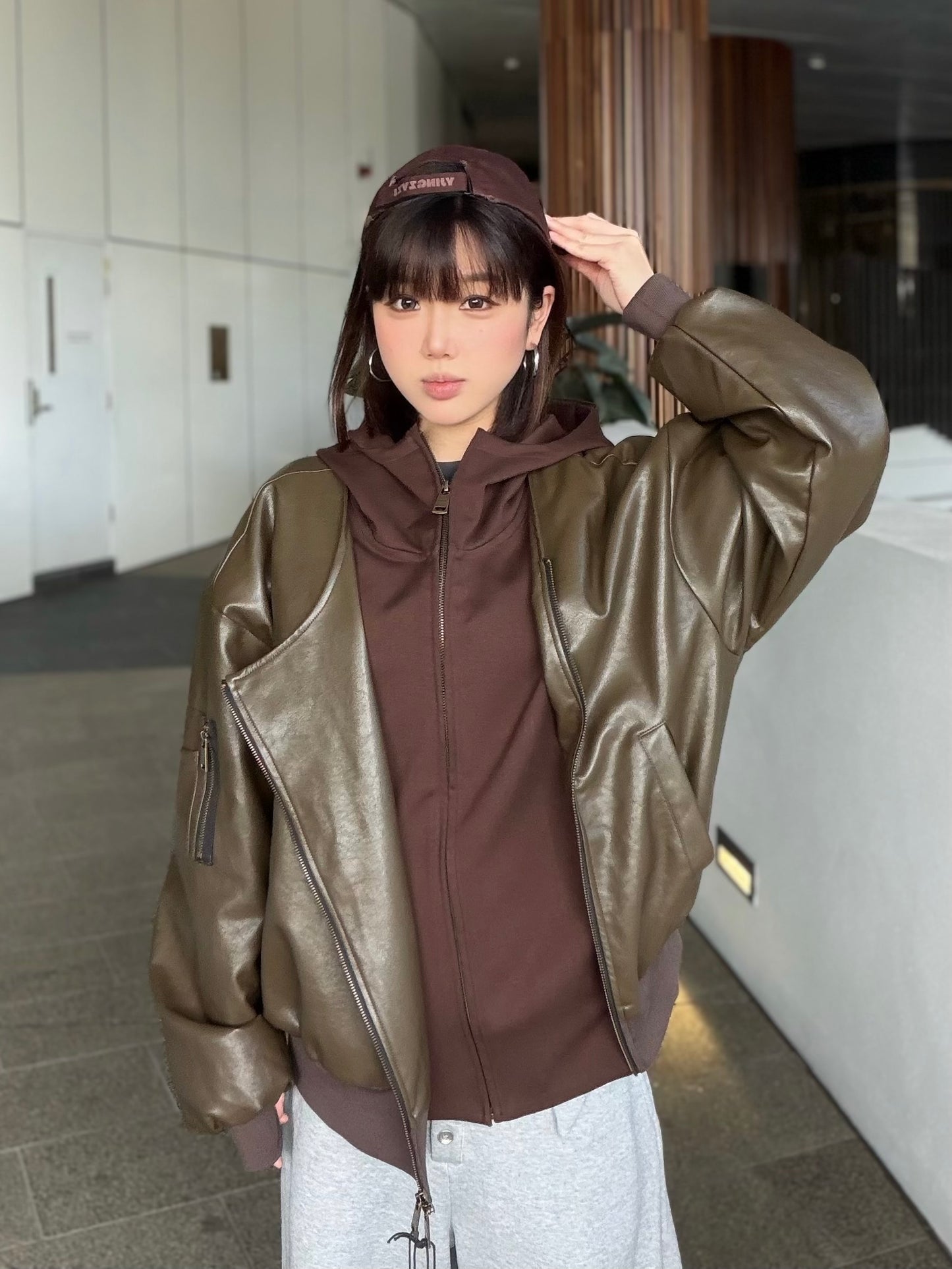 YJ1 OVERSIZED LEATHER BOMBER JACKET IN BROWN