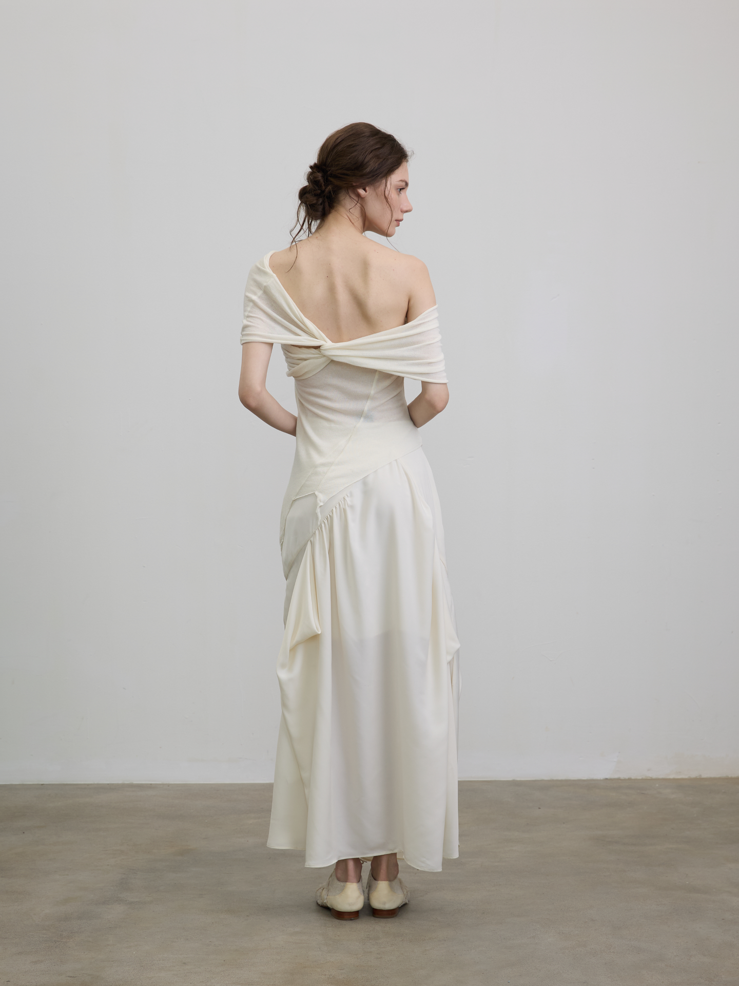 Elywood WHITE OFF-SHOULDER TWISTED TOP