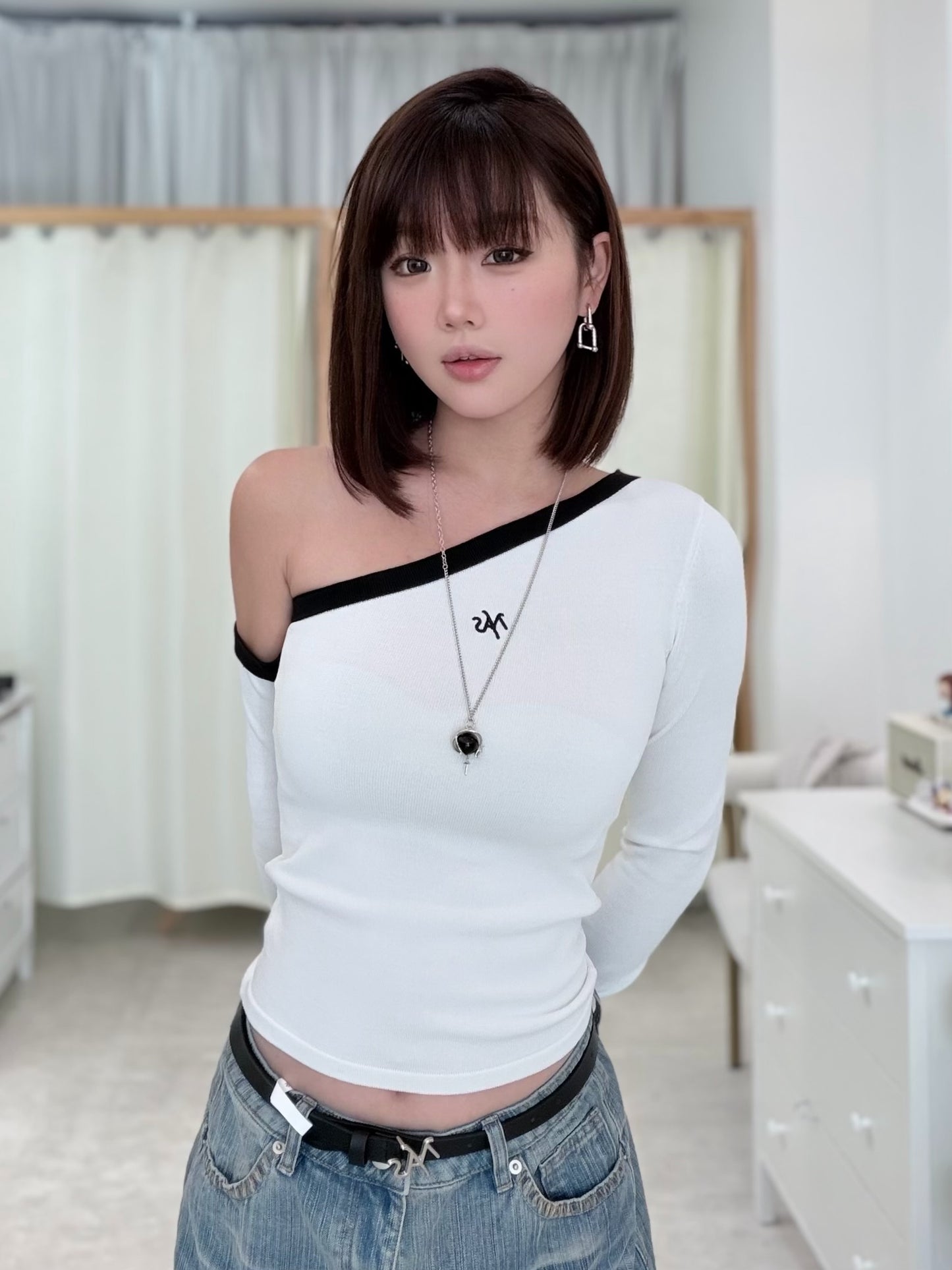 NAWS SCULPTURE WHITE KNITSHIRT