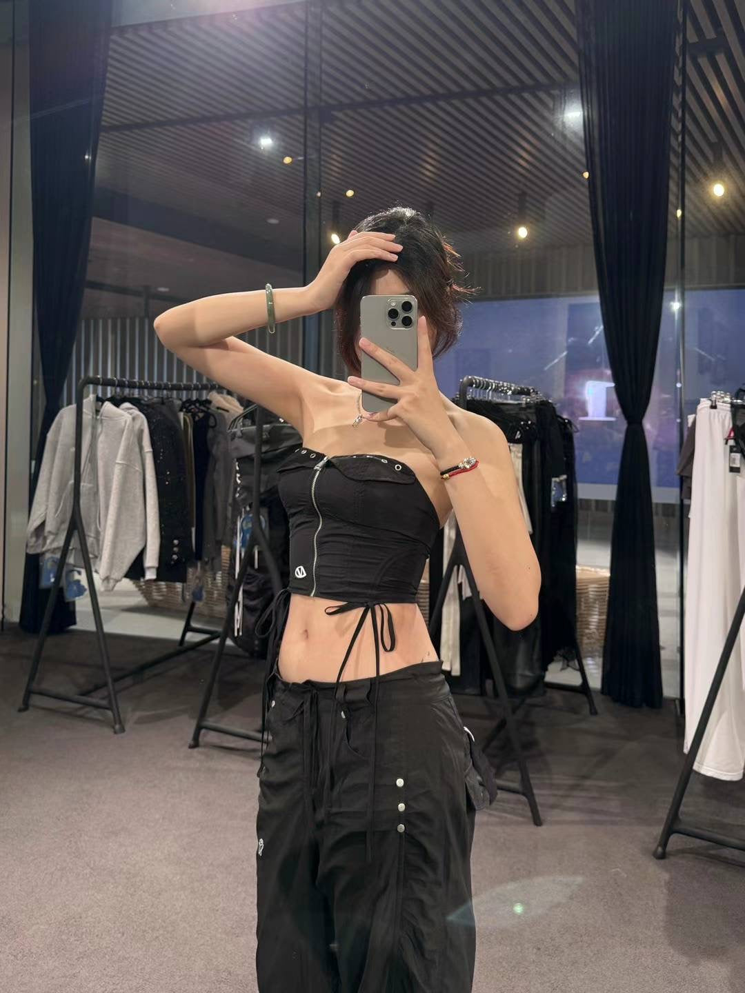 NAWS SPORTY ZIPPER TOP
