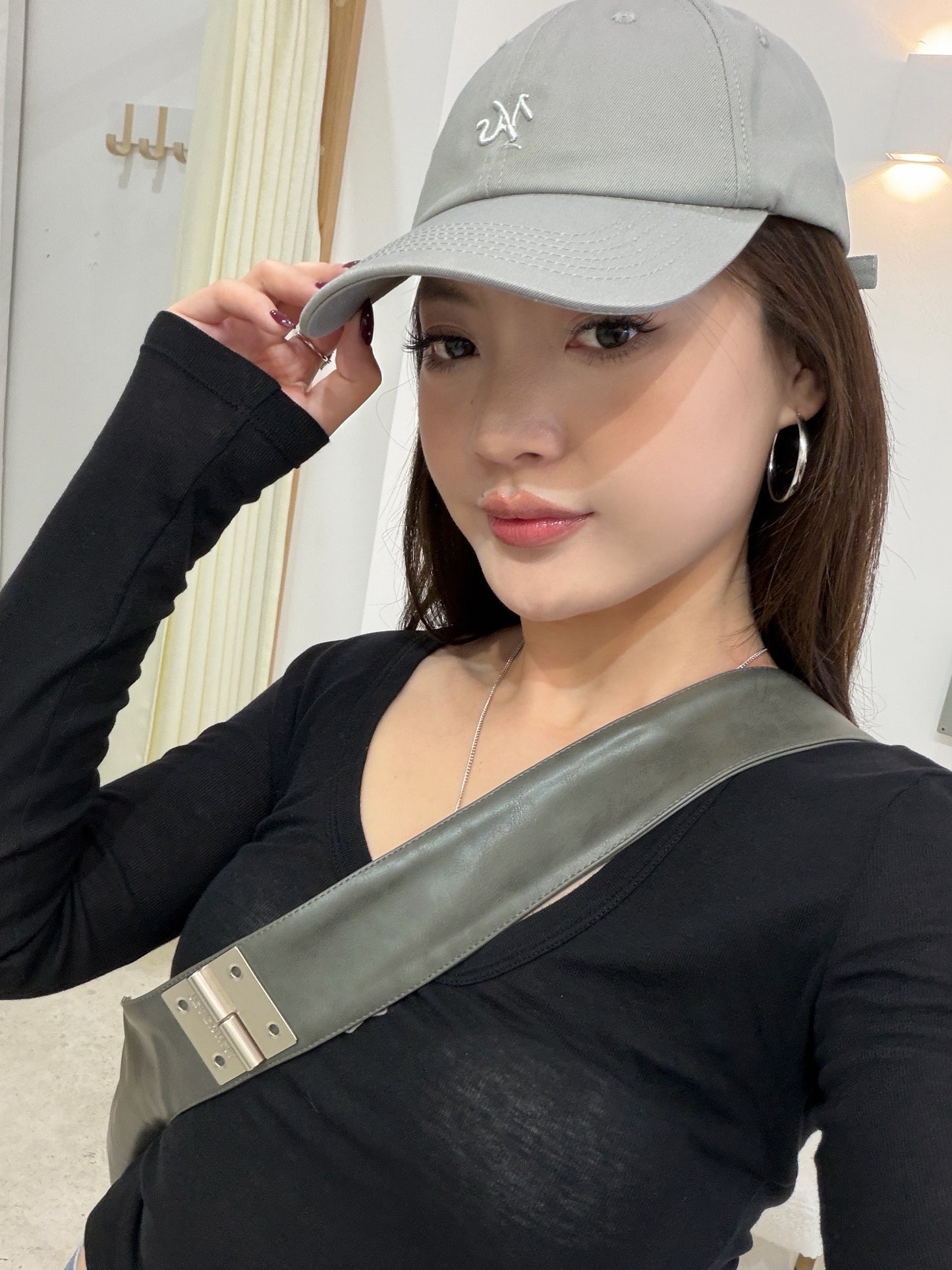YJ1 LOGO TOTE BAG IN GREY