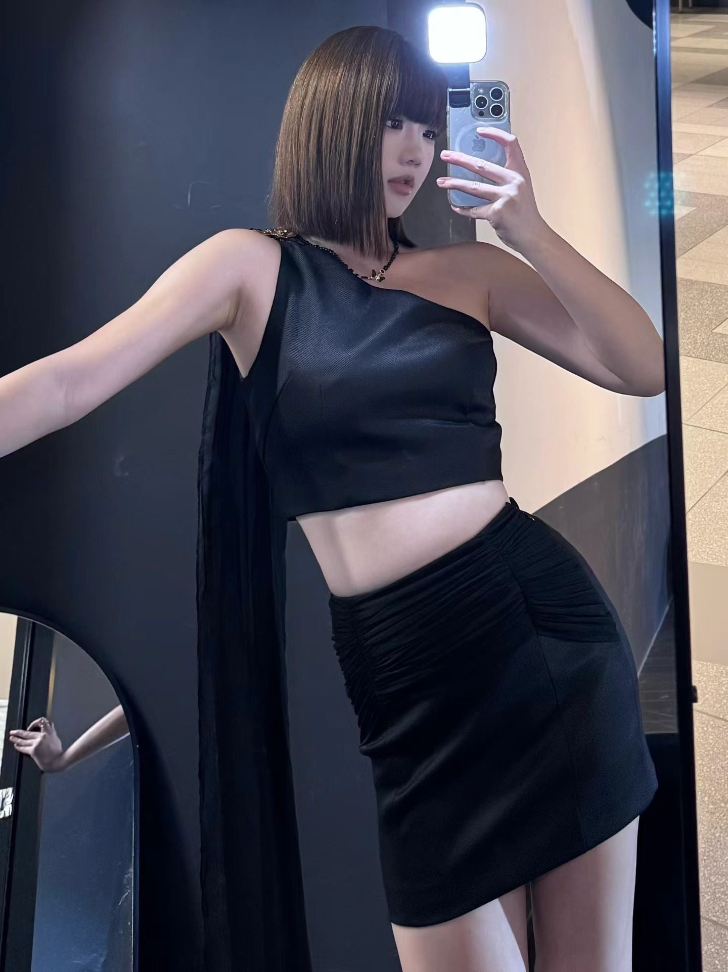 Artel retro black satin skirt