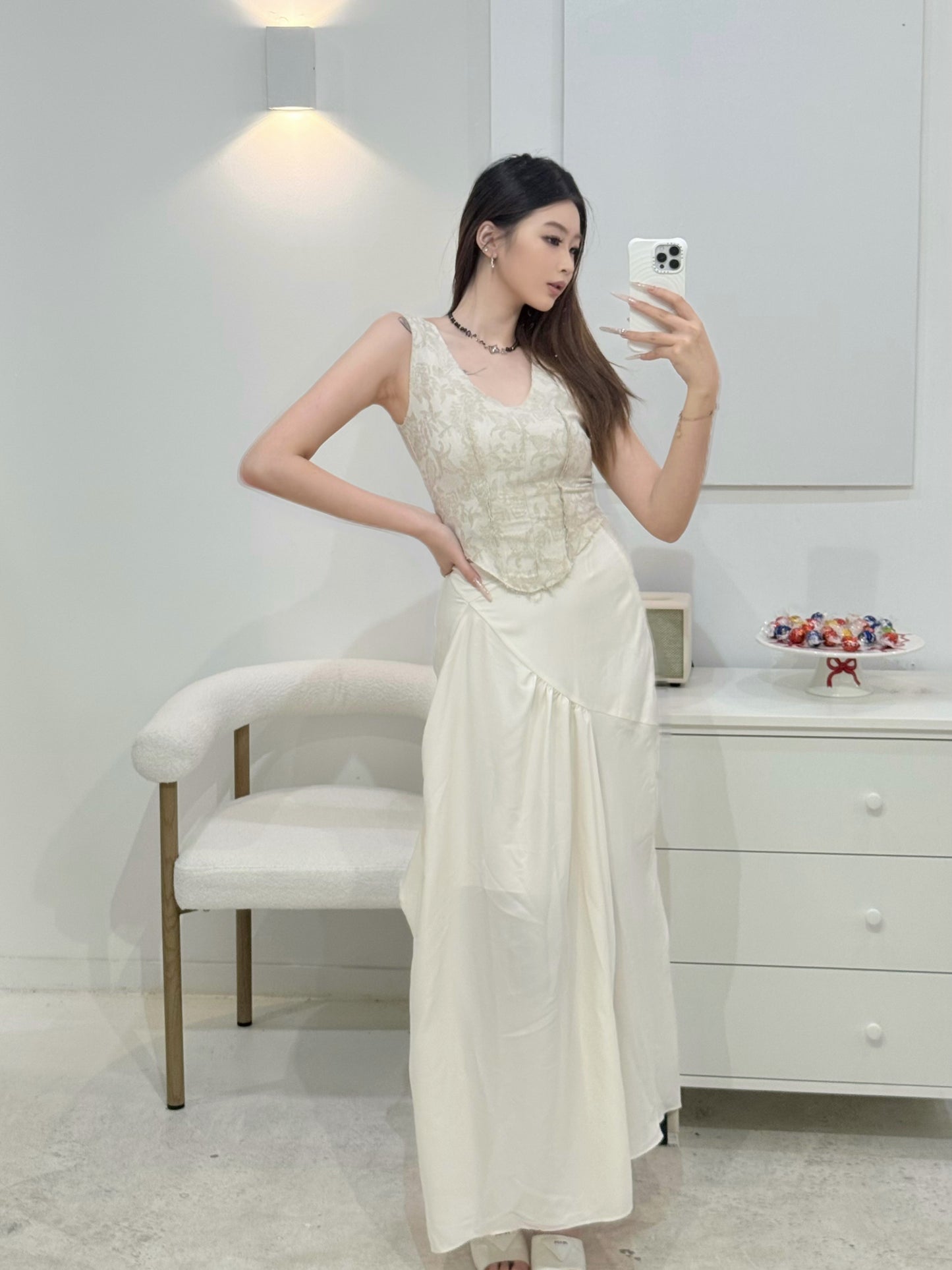 Elywood FLAXEN CURVED LINEN TANK TOP