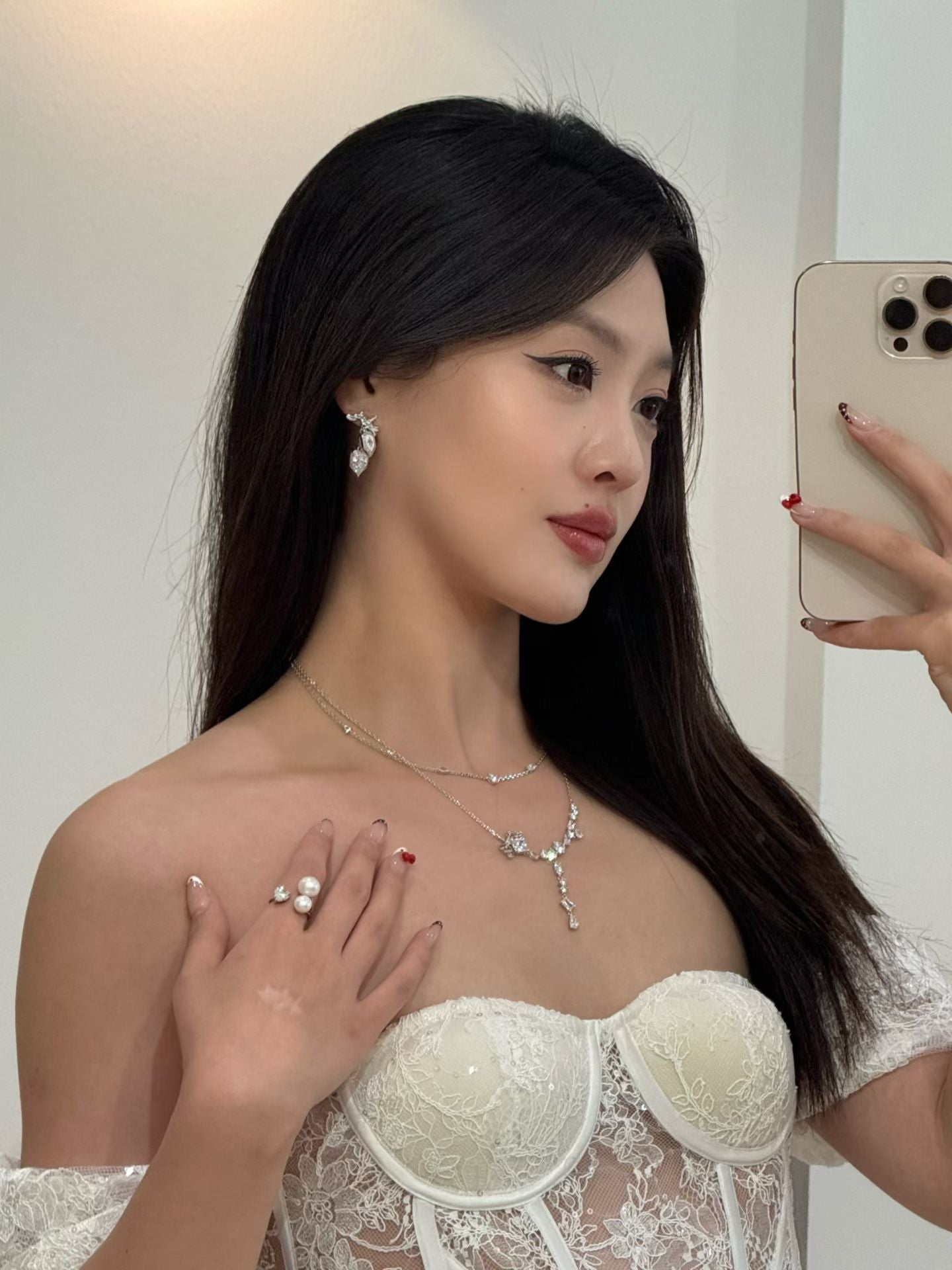 Poem Dreamguardian Earring-white