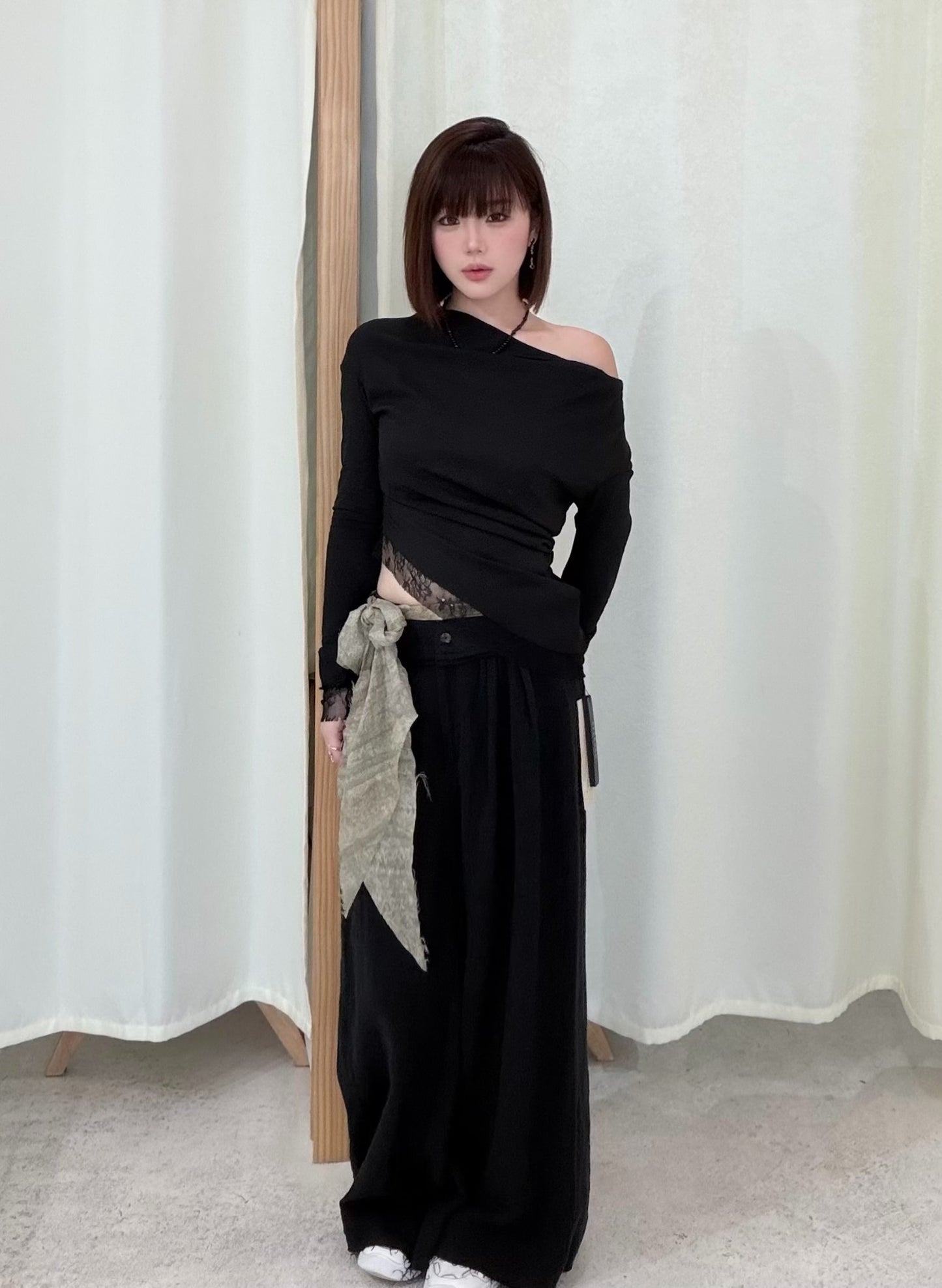 Elywood BLACK ASYMMETRIC SHEER OFF-SHOULDER TOP