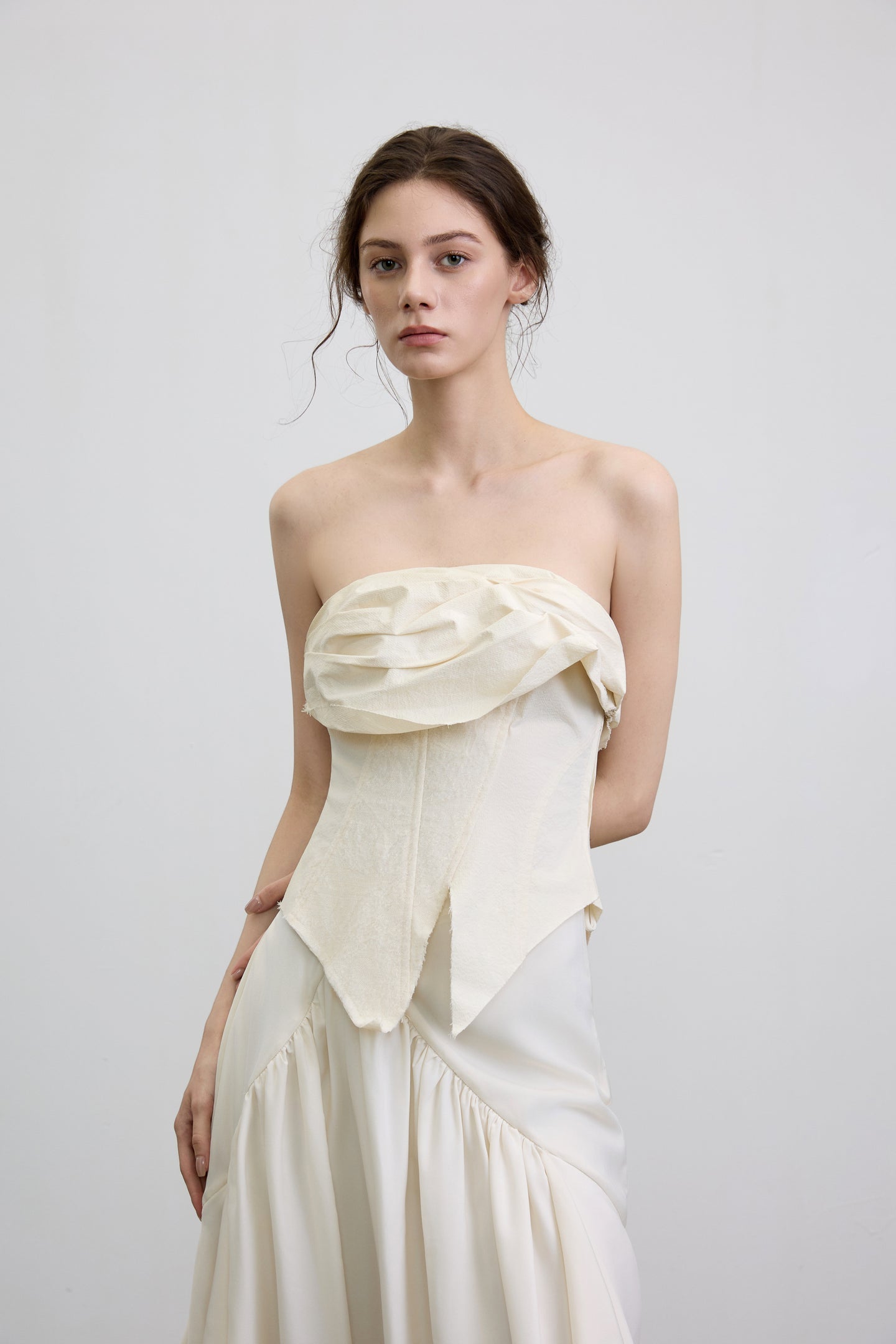 ELYWOOD WHITE OFF-SHOULDER BANDEAU TOP