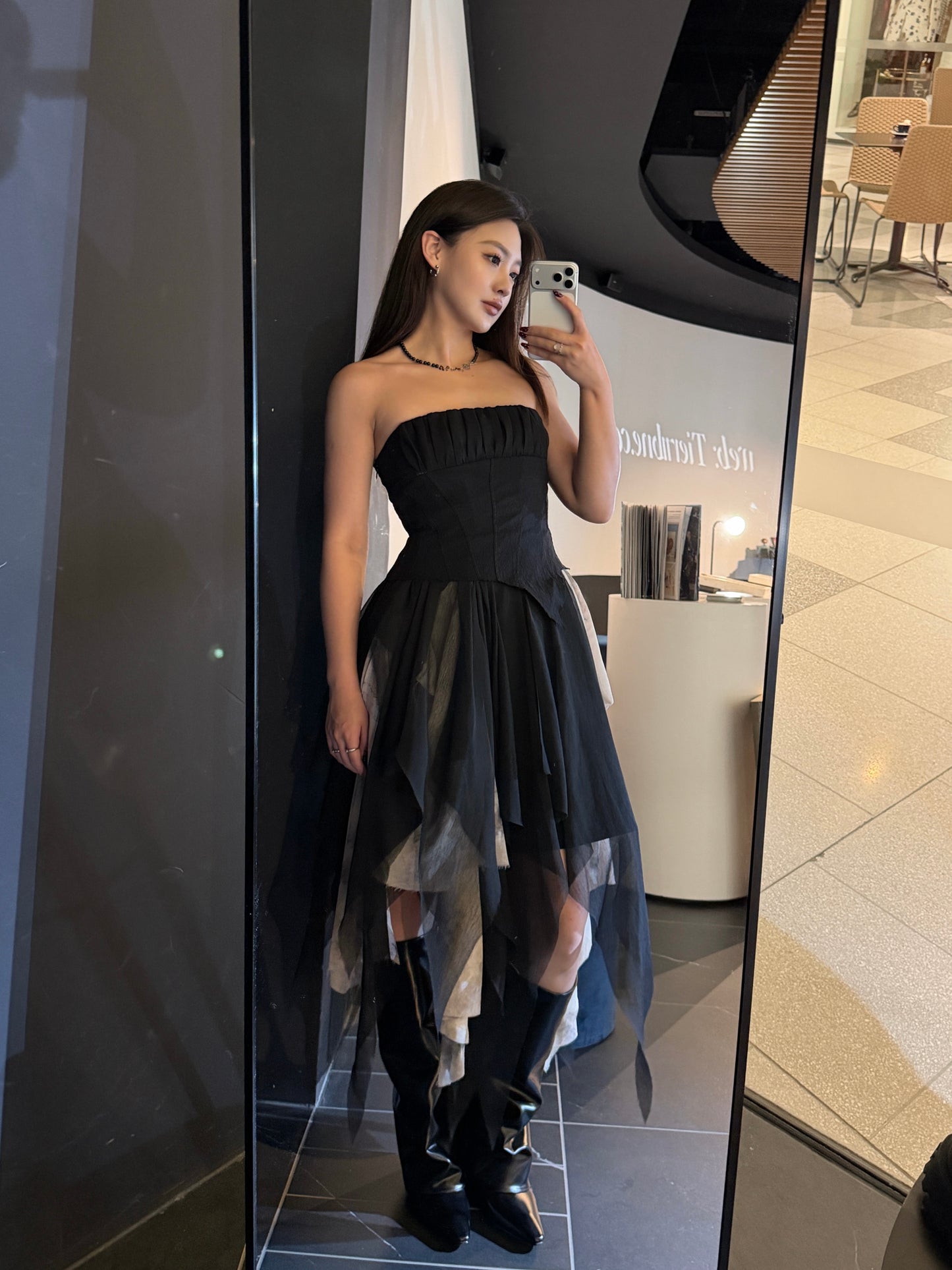 ELYWOOD BLACK AND WHITE CONTRASTING TUBE DRESS