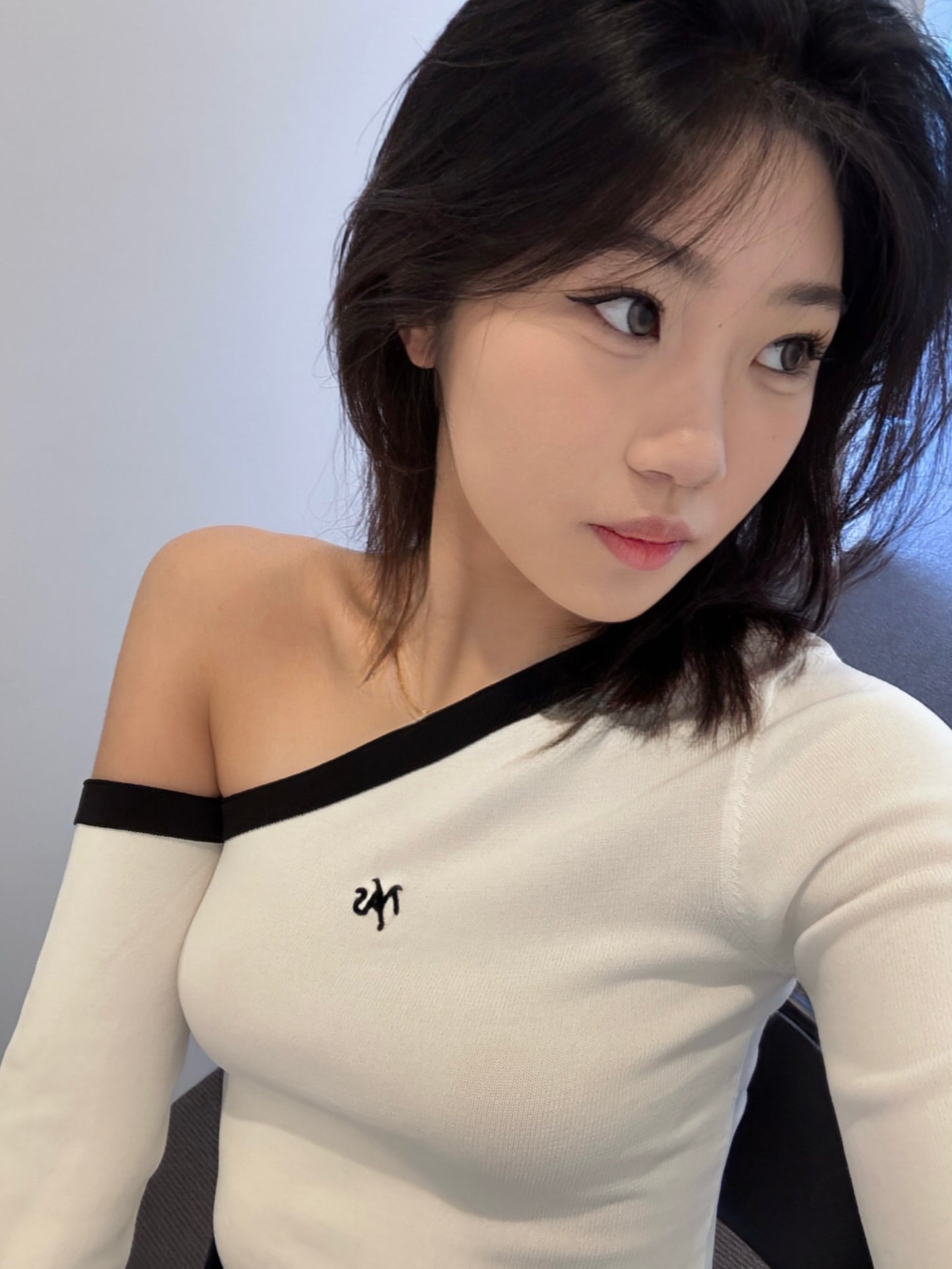 NAWS SCULPTURE WHITE KNITSHIRT
