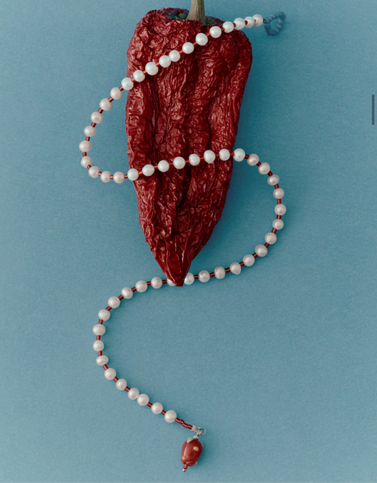 GULLOO pearl necklace with strawberry charm