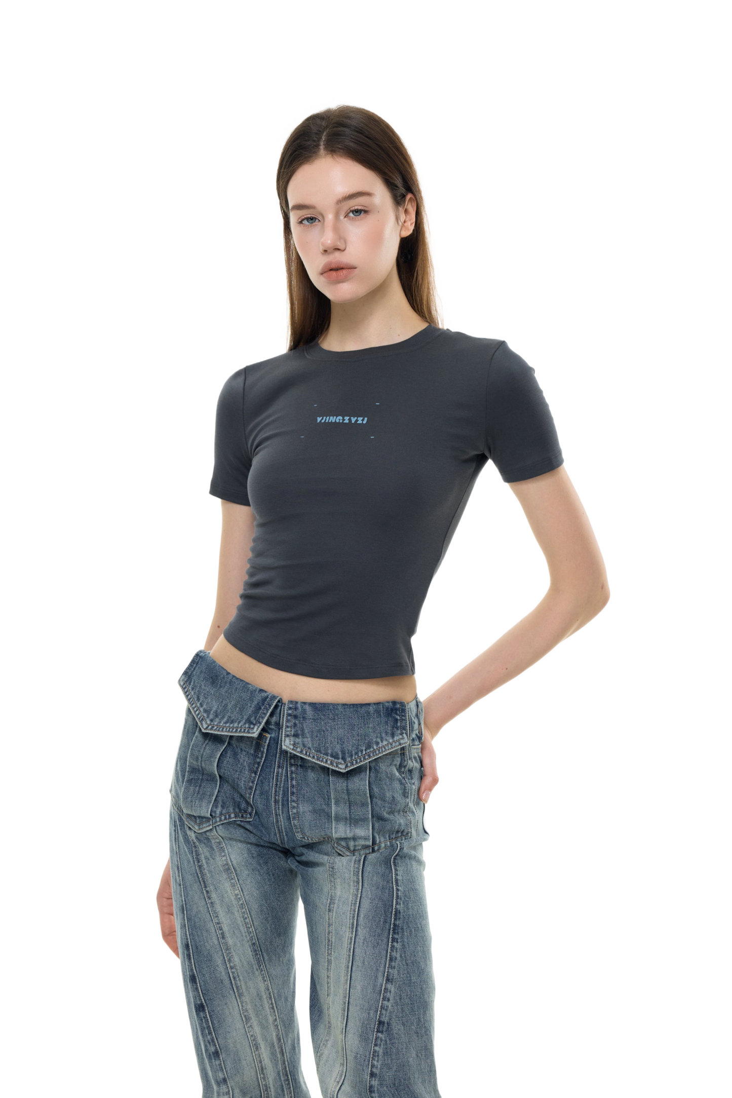 YJ1 LETTERS PRINT BABY TEE IN GRAY