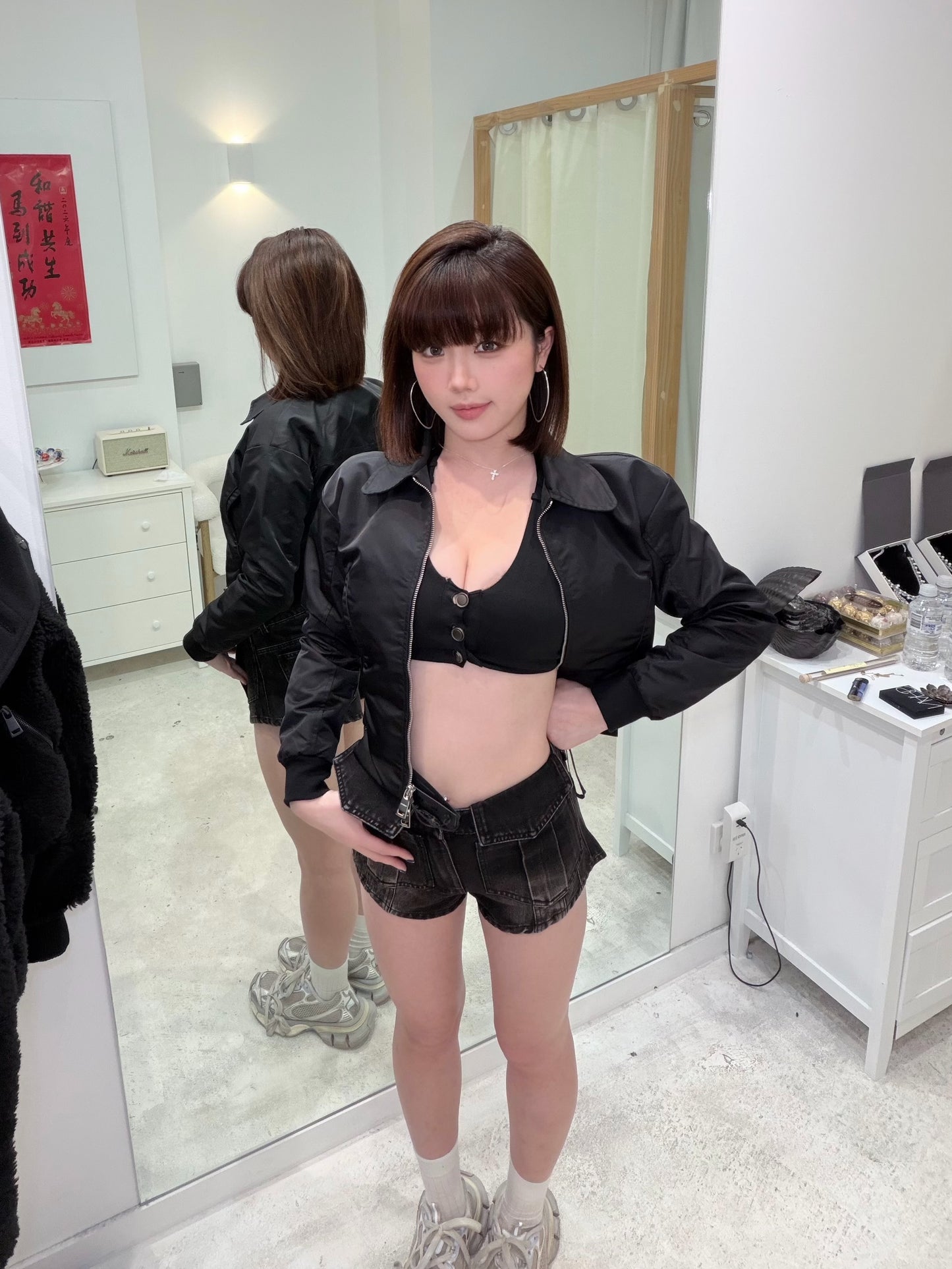 YJ1 WASHED ULTRA MINI DENIM SHORTS IN BLACK