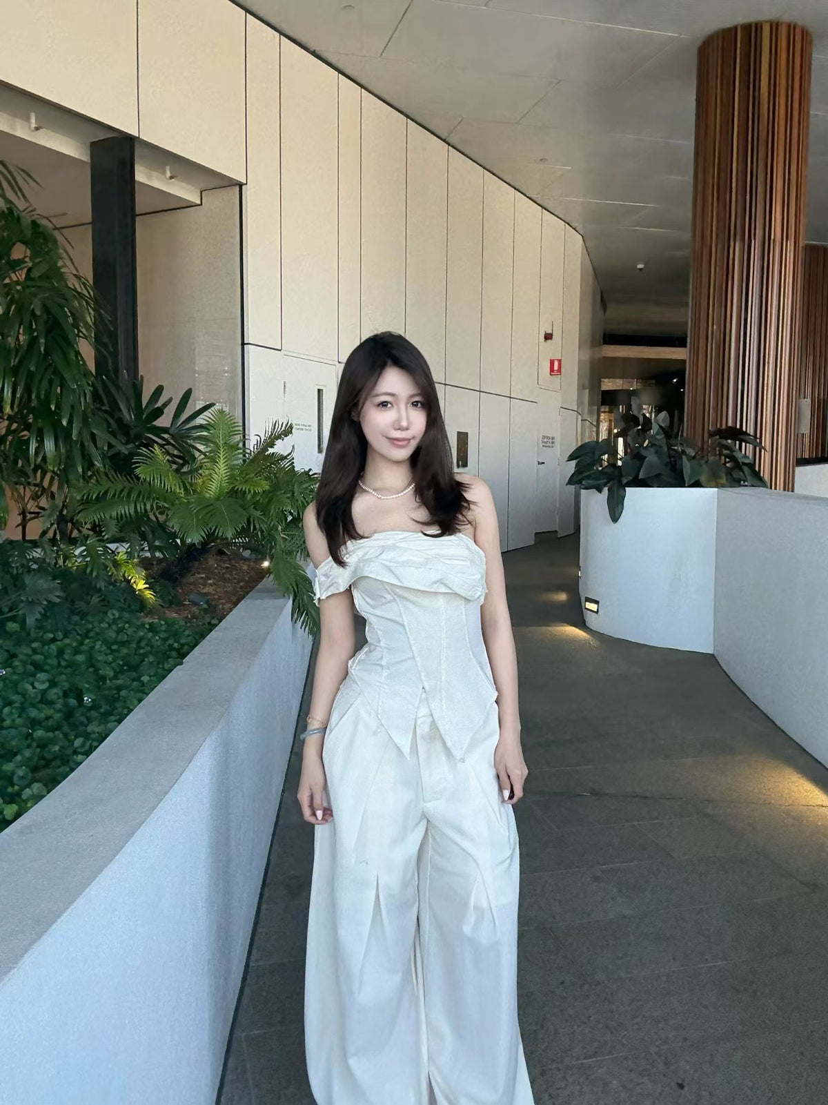 ELYWOOD WHITE DIAGONALLY PLEATED TROUSERS