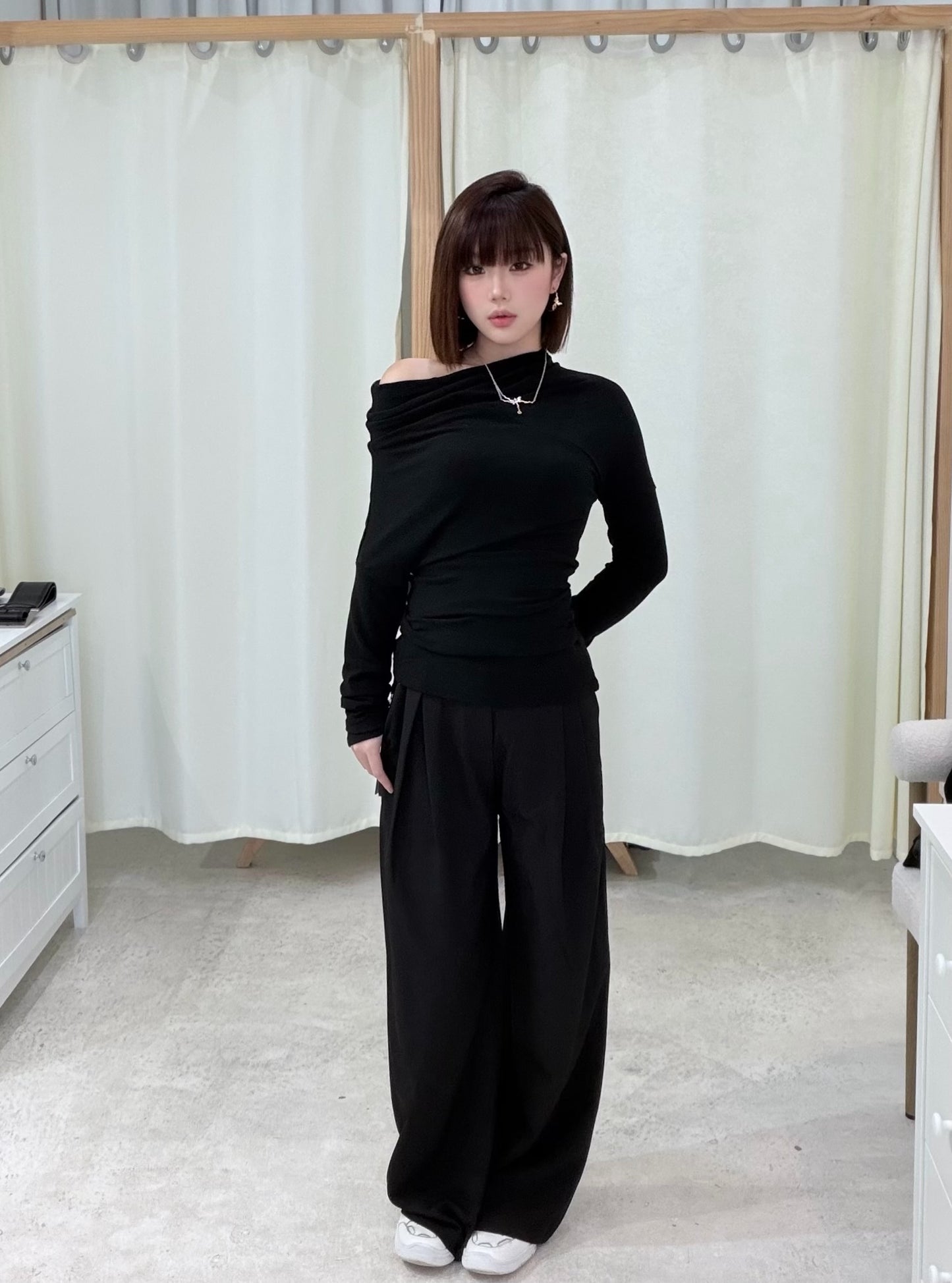 ELYWOOD BLACK ASYMMETRIC OFF-SHOULDER TOP